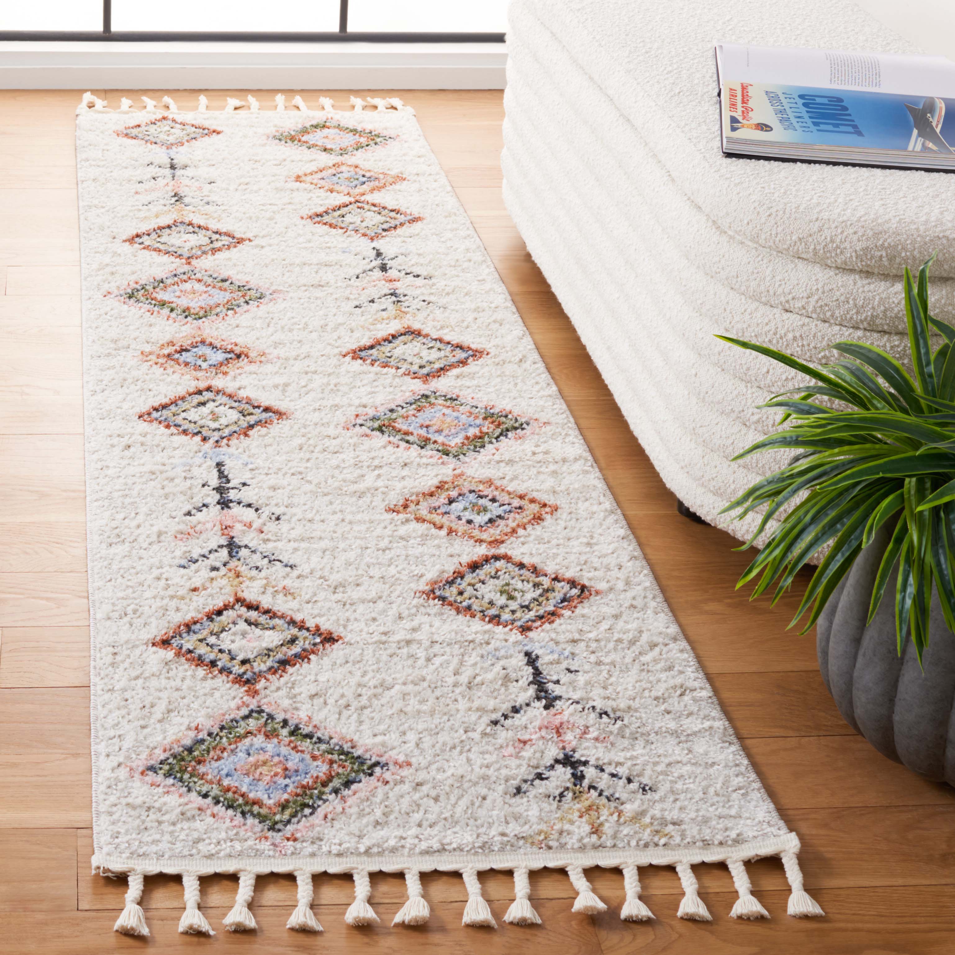 Safavieh Chapel 402 Rug, CHP402 - Ivory / Black