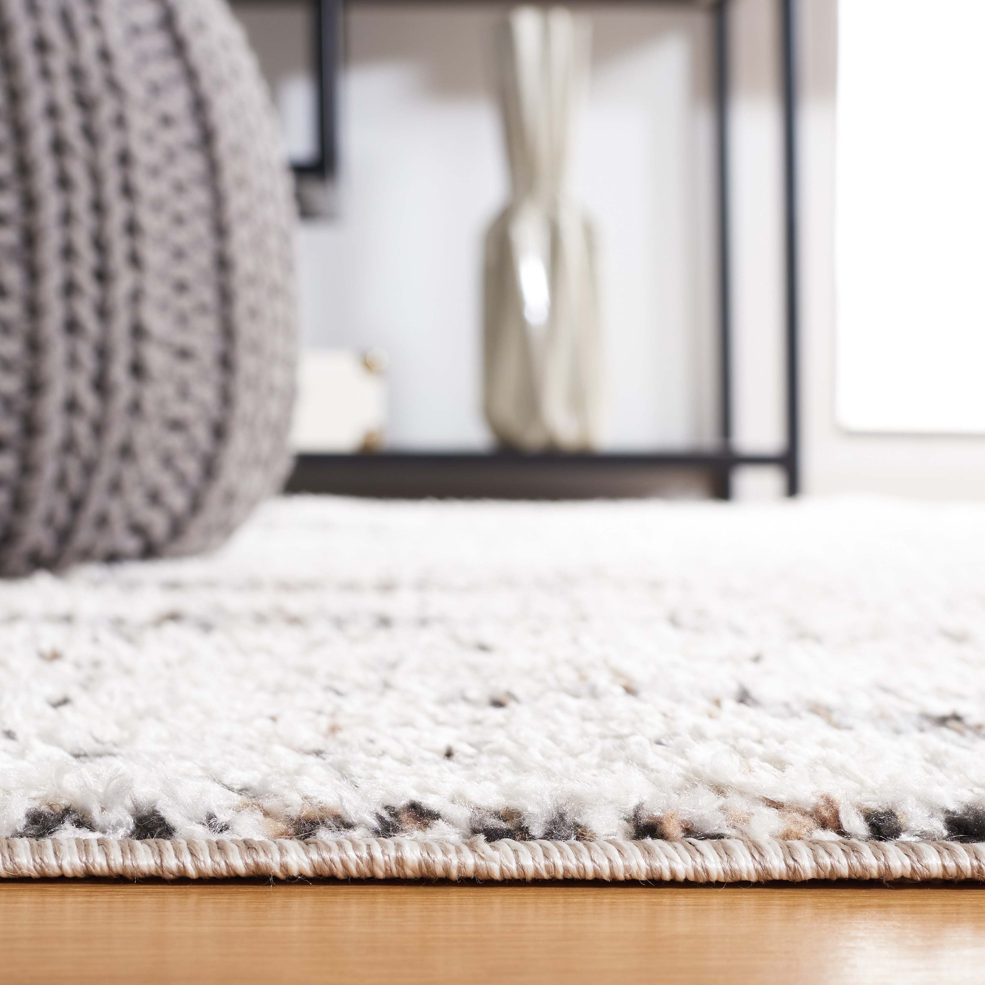 Safavieh Chapel 404 Rug, CHP404 - Black / Ivory