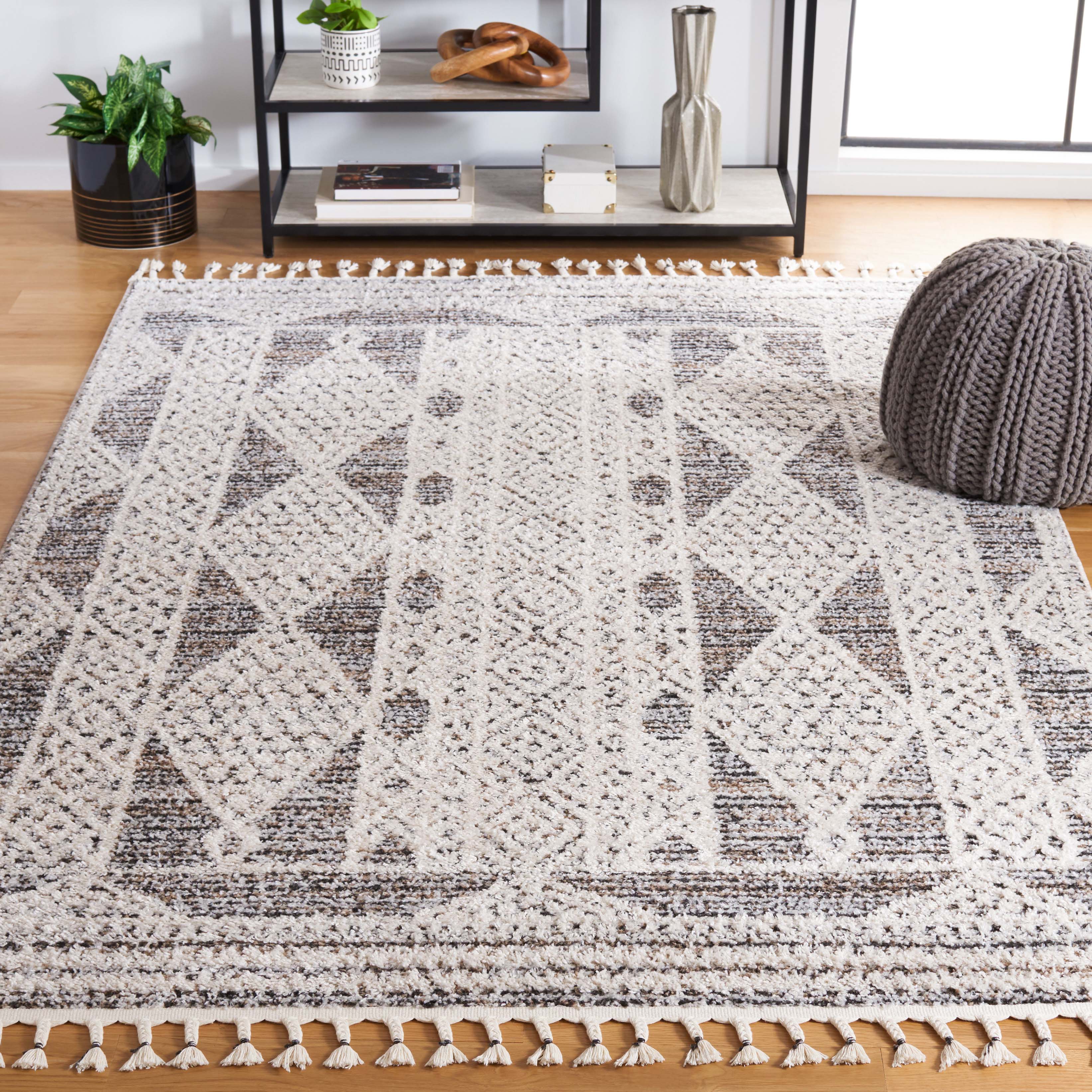 Safavieh Chapel 404 Rug, CHP404 - Black / Ivory