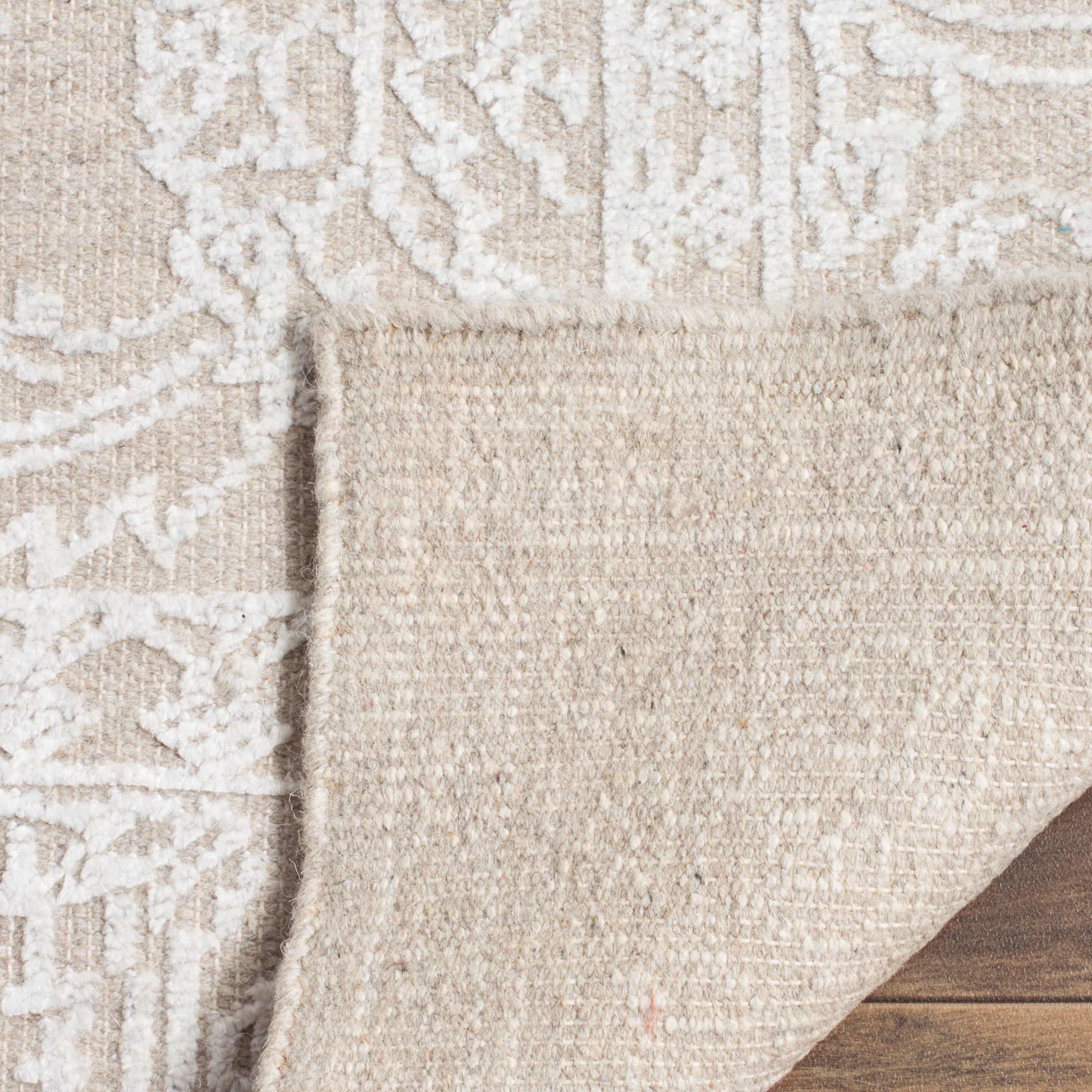 Safavieh Chester 543 Rug, CHS543 - Linen / Pearl