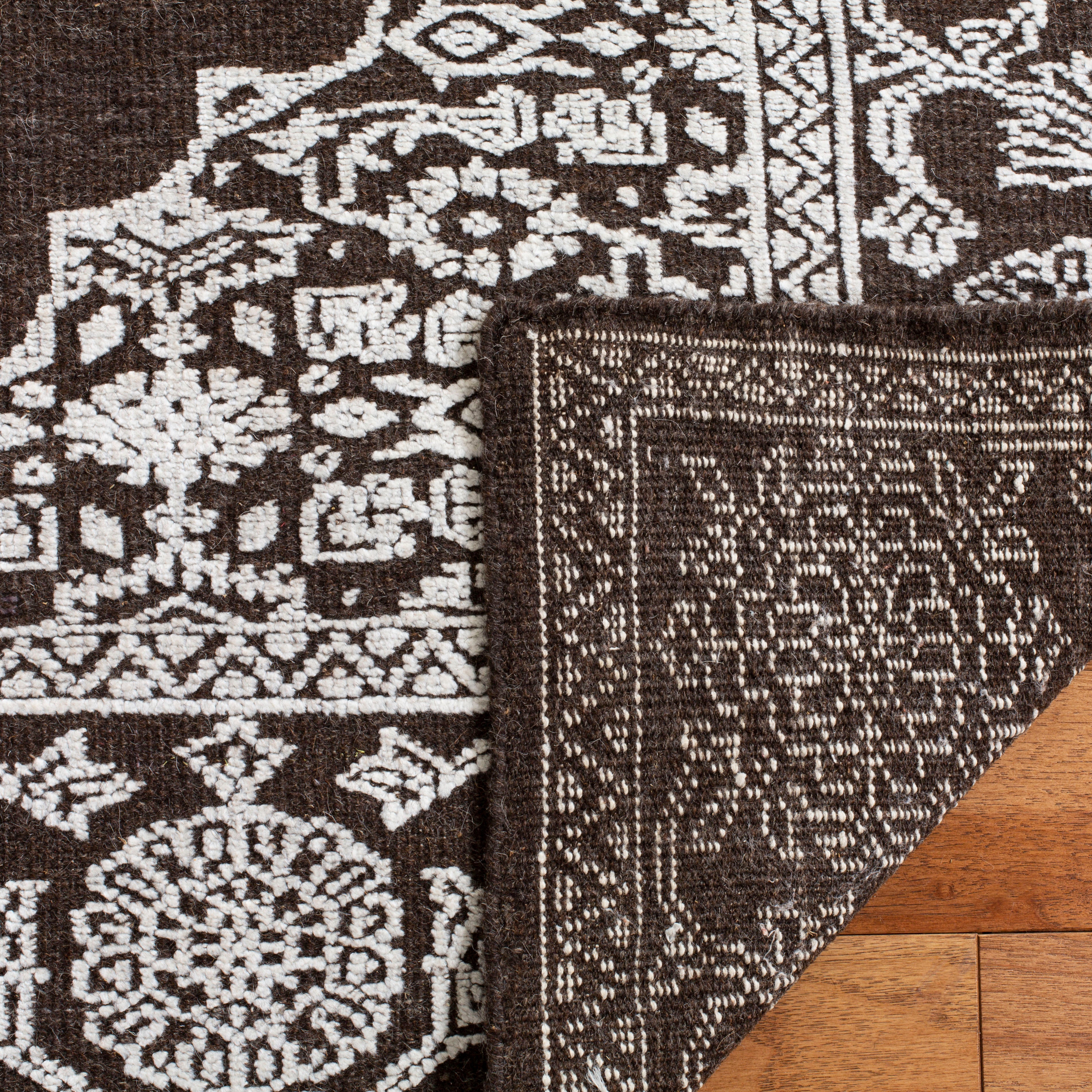 Safavieh Chester 546 Rug, CHS546 - Brown / Linen