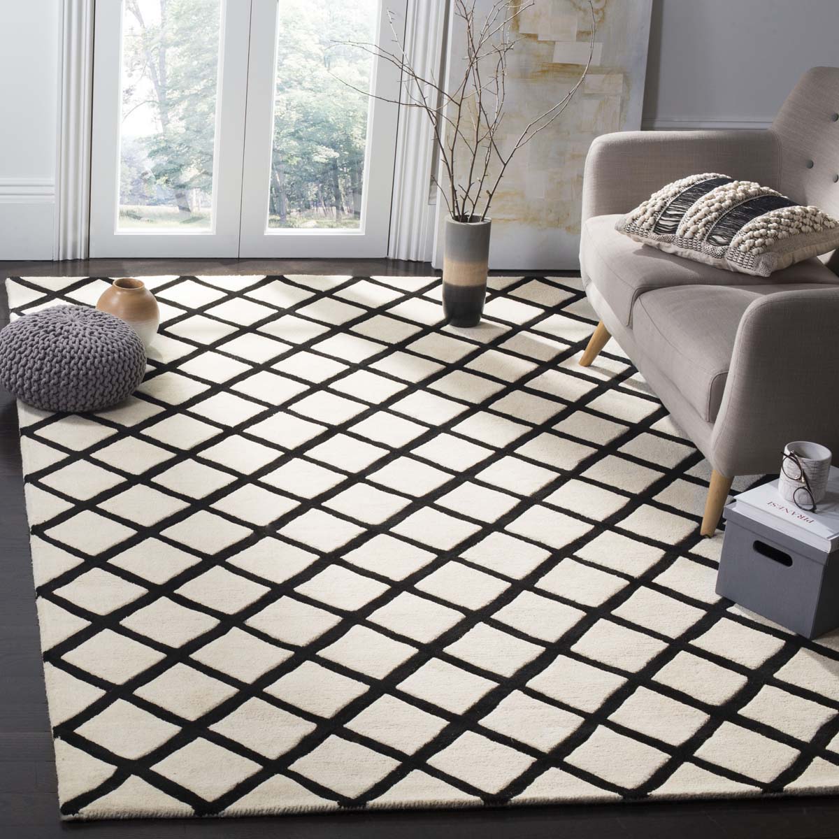 Safavieh Chatham 718 Rug, CHT718 - Ivory / Black