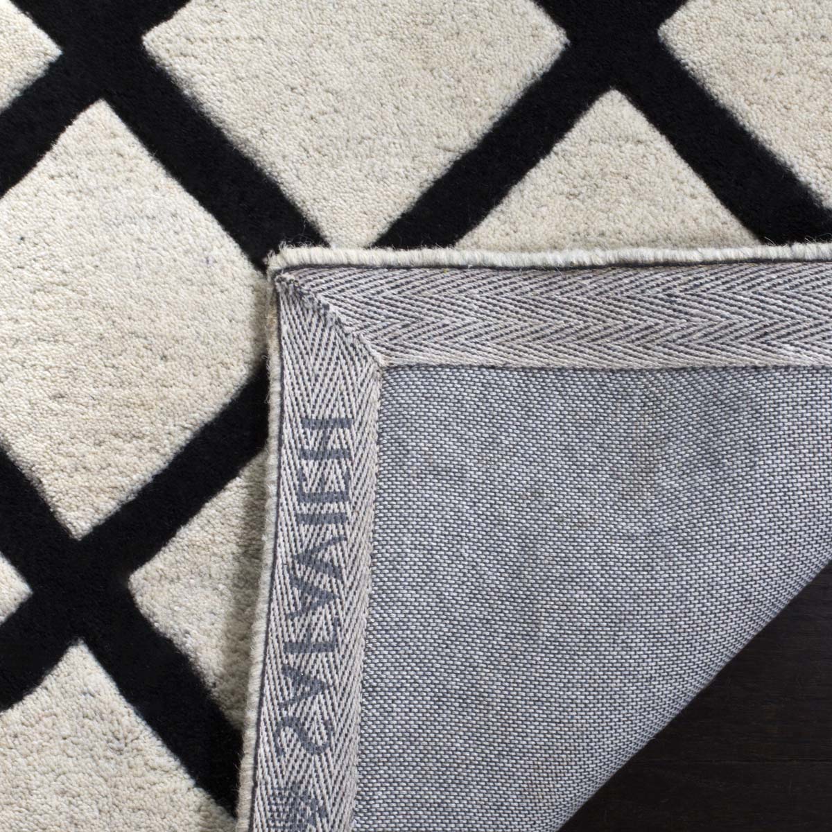 Safavieh Chatham 718 Rug, CHT718 - Ivory / Black