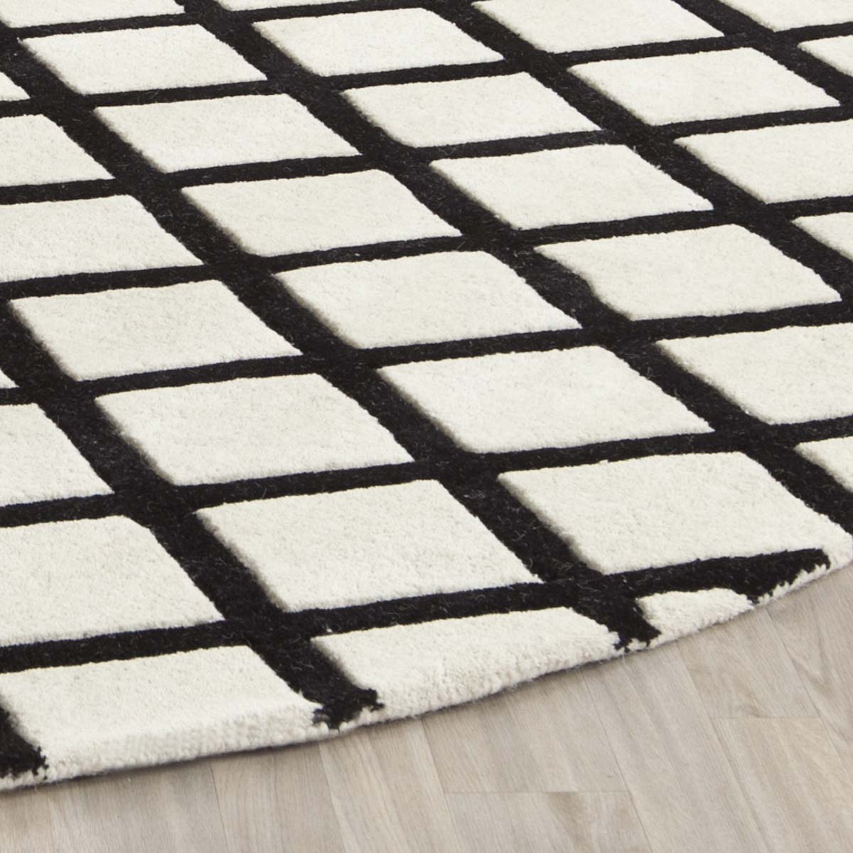 Safavieh Chatham 718 Rug, CHT718 - Ivory / Black