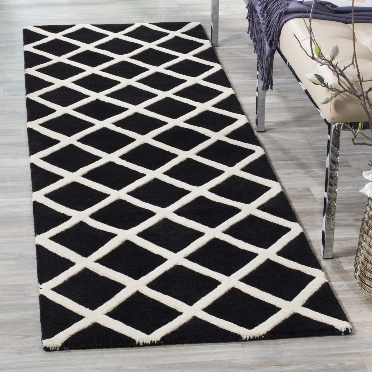Safavieh Chatham 718 Rug, CHT718 - Black / Ivory