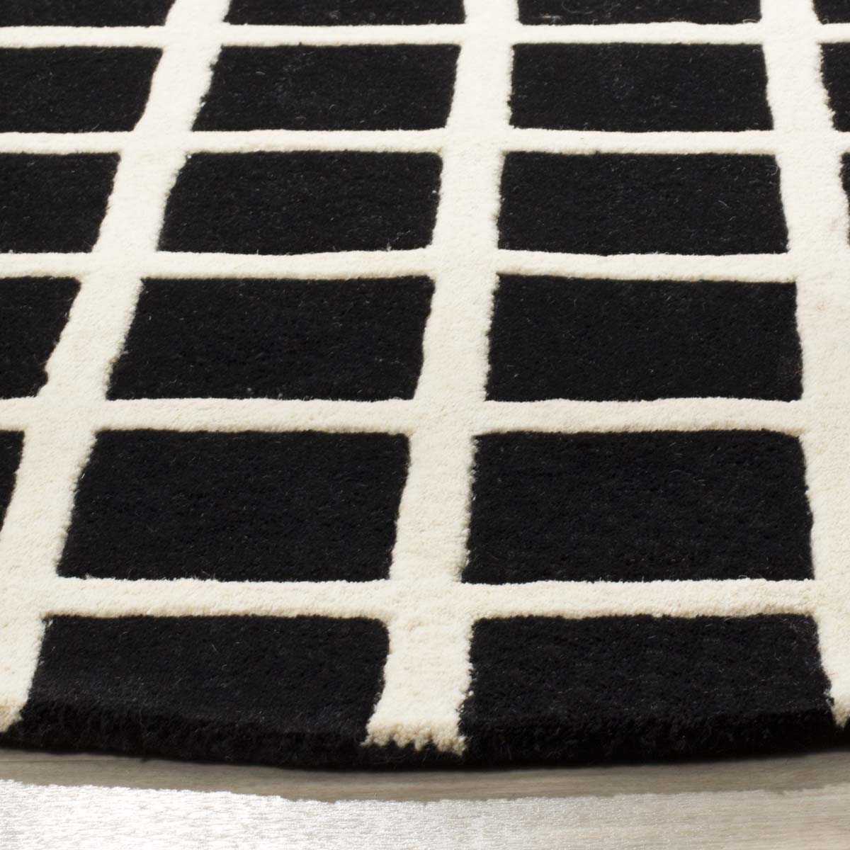 Safavieh Chatham 718 Rug, CHT718 - Black / Ivory