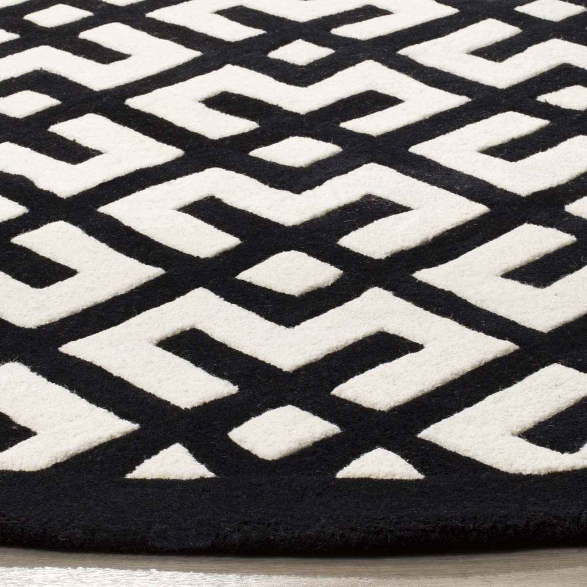 Safavieh Chatham 719 Rug, CHT719 - Ivory / Black