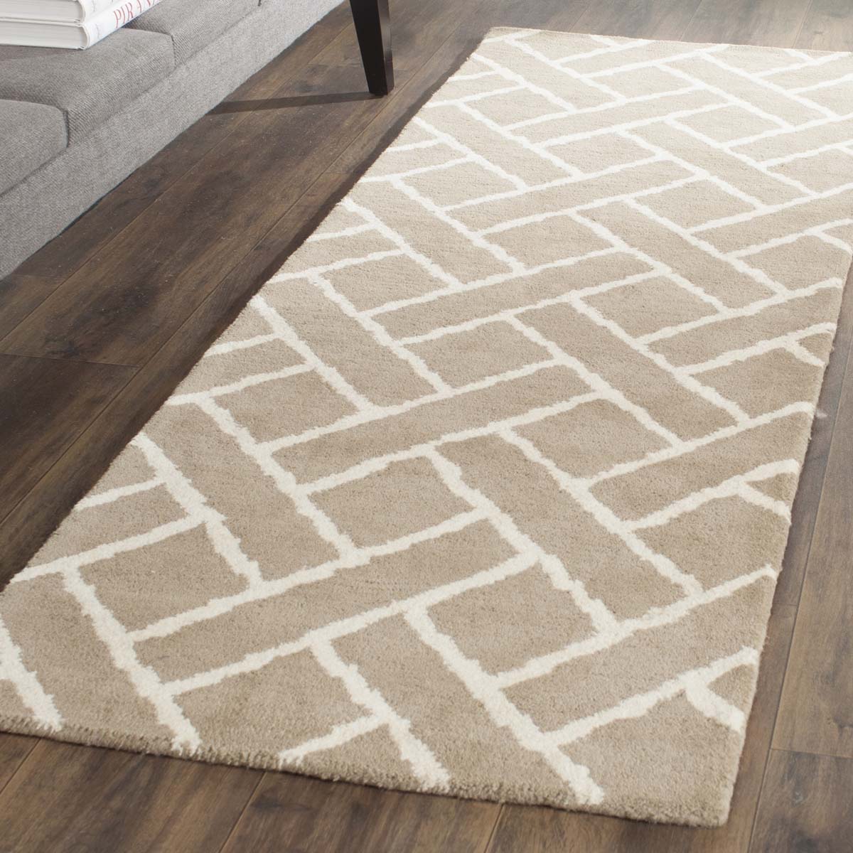 Safavieh Chatham 757 Rug, CHT757 - Beige / Ivory