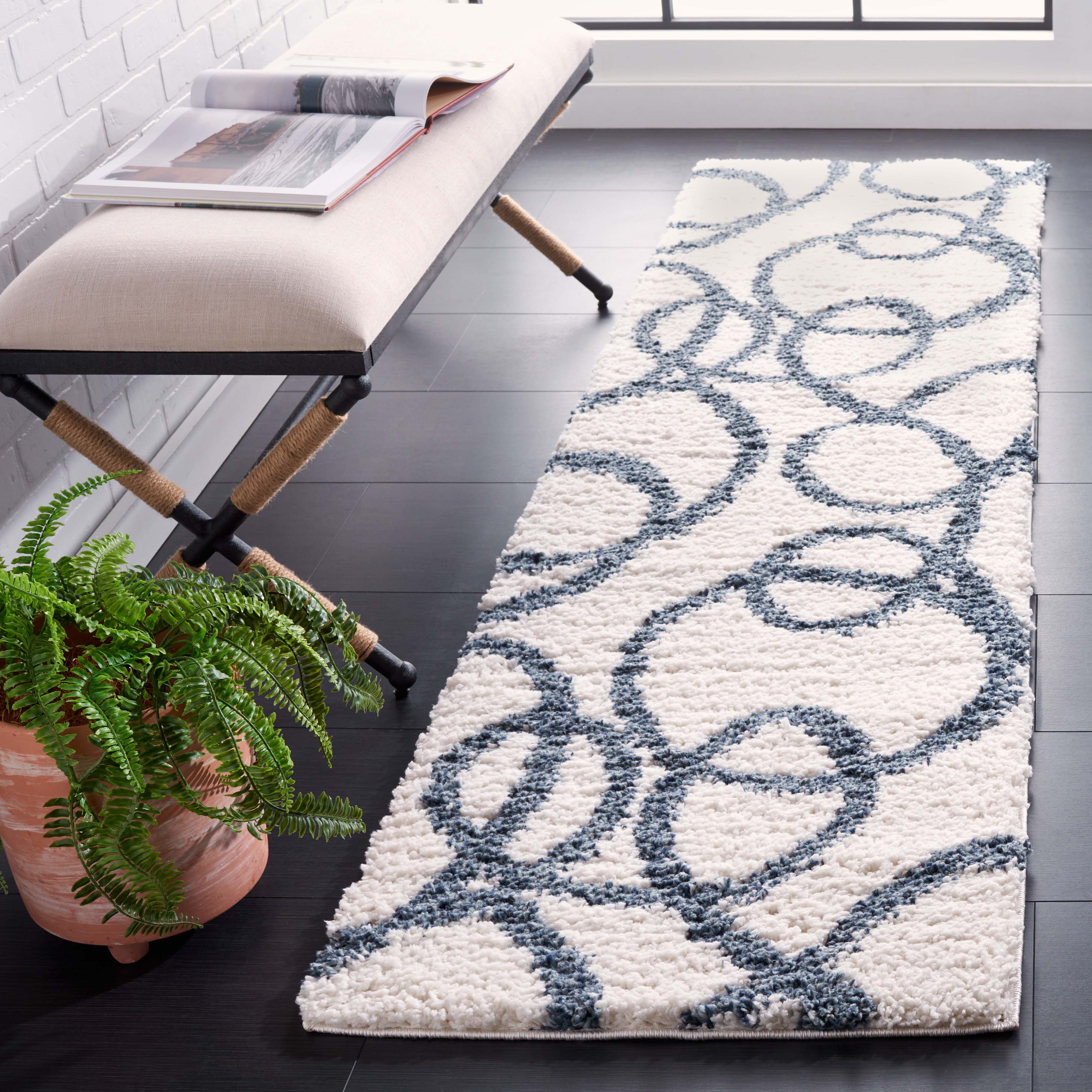 Safavieh Calico Shag 118 Rug, CLC118 - Ivory / Blue