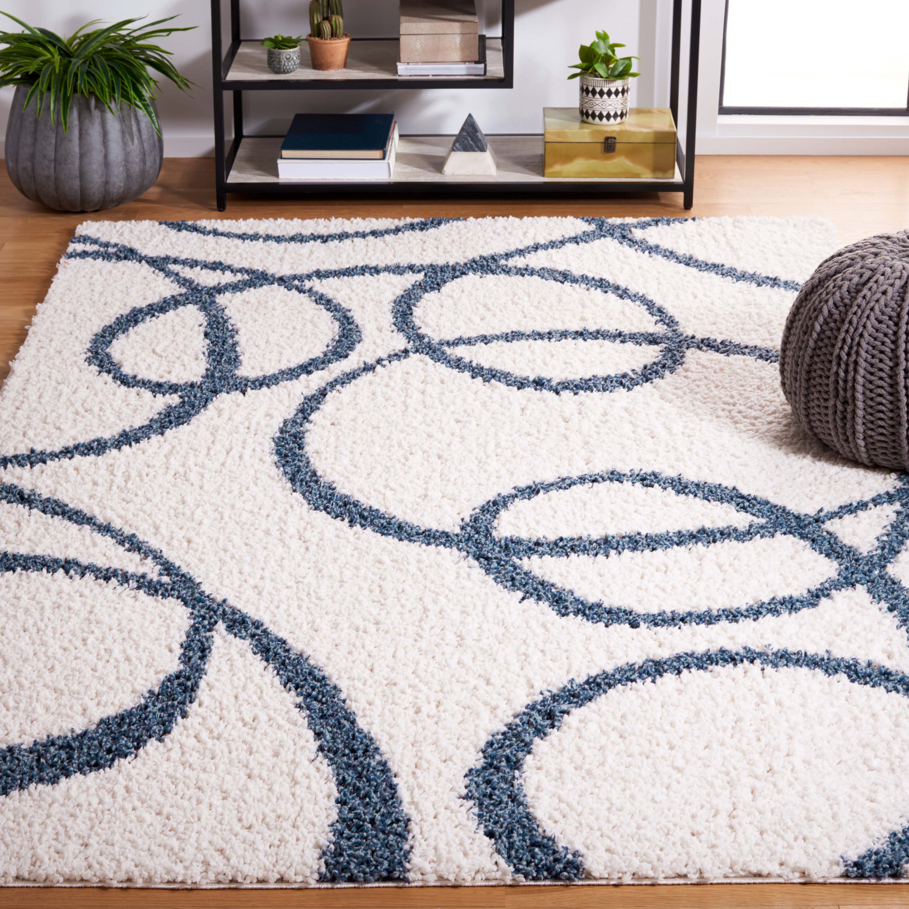 Safavieh Calico Shag 118 Rug, CLC118 - Ivory / Blue