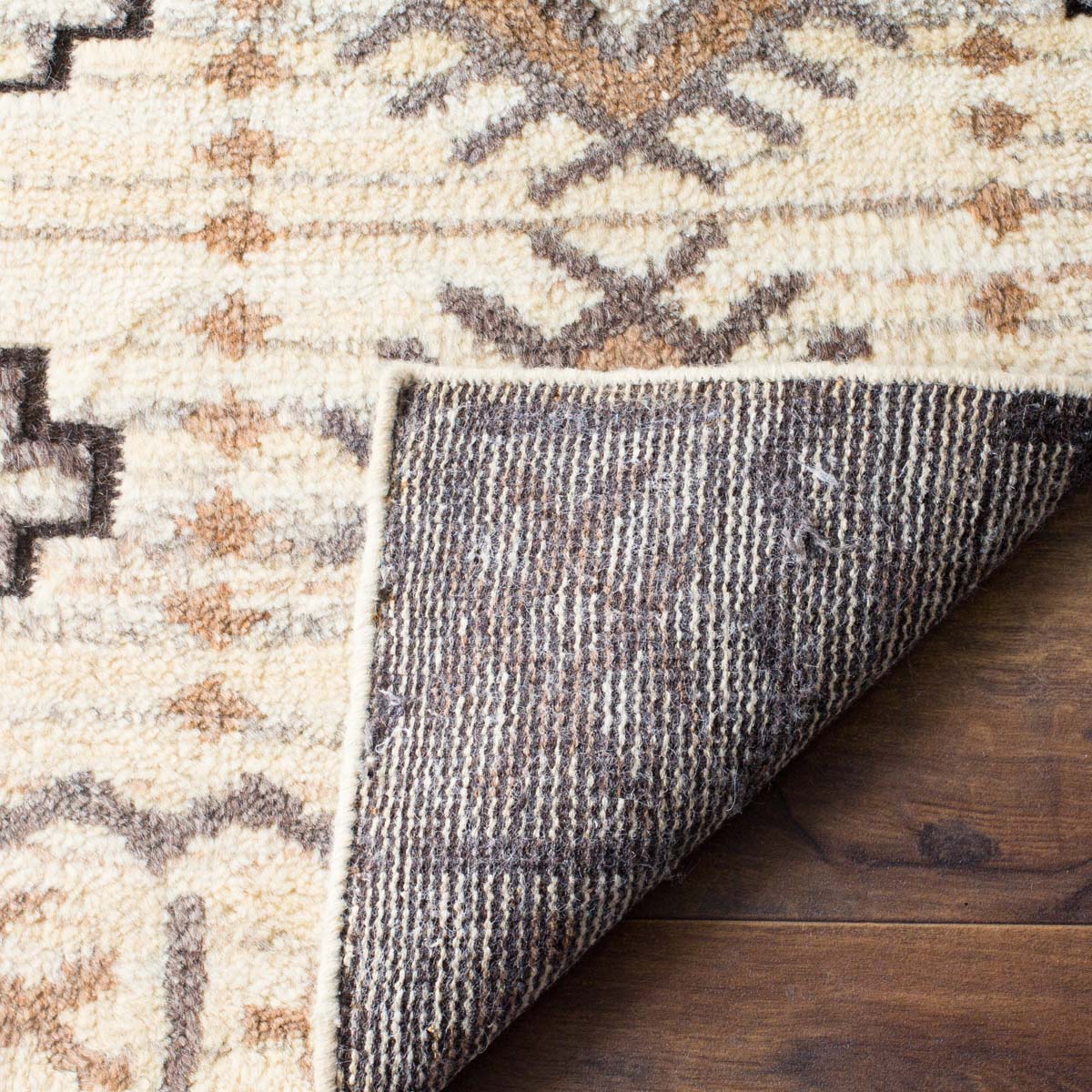 Safavieh Challe 317 Rug, CLE317 - Camel