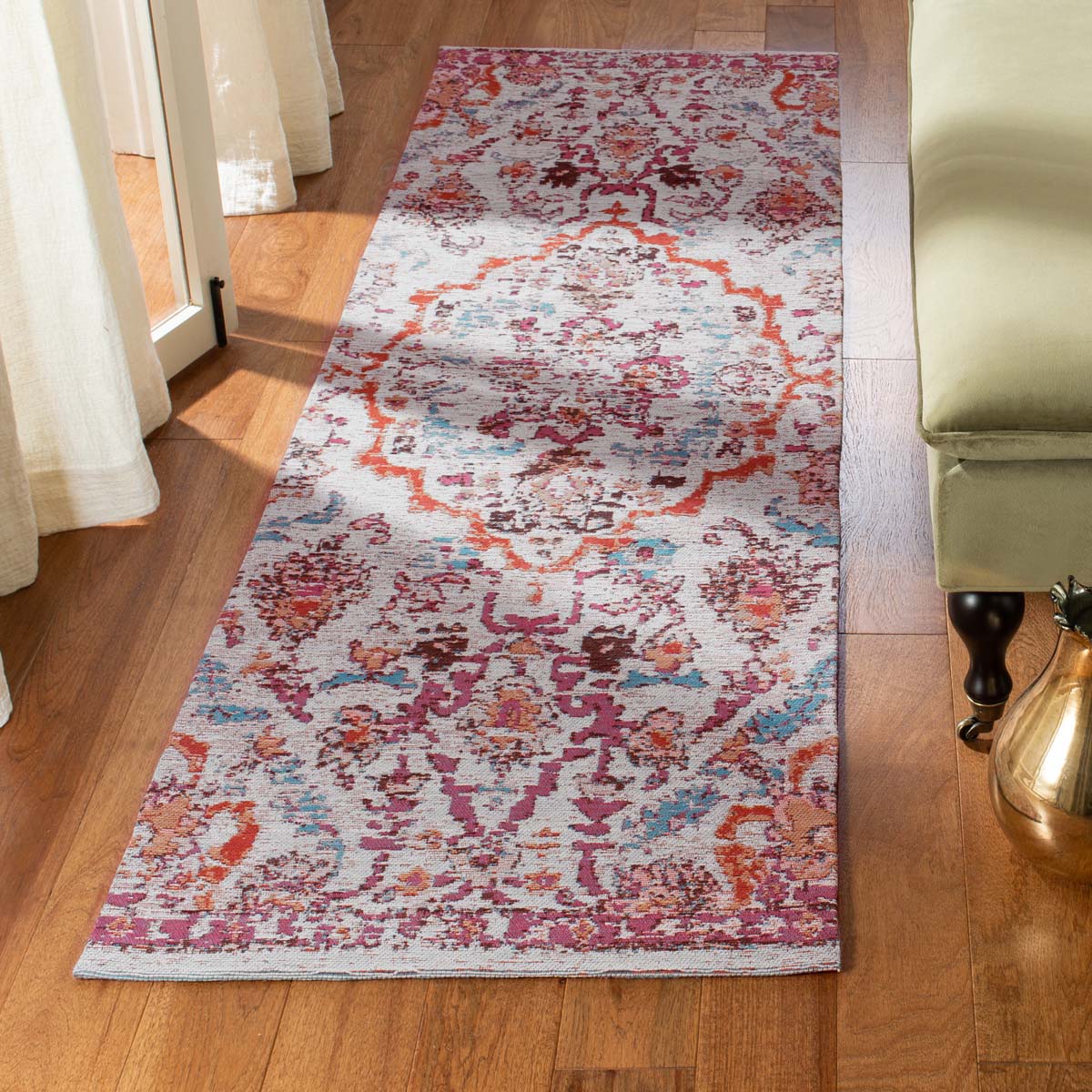 Safavieh Classic Vintage 102 Rug, CLV102 - Red / Beige