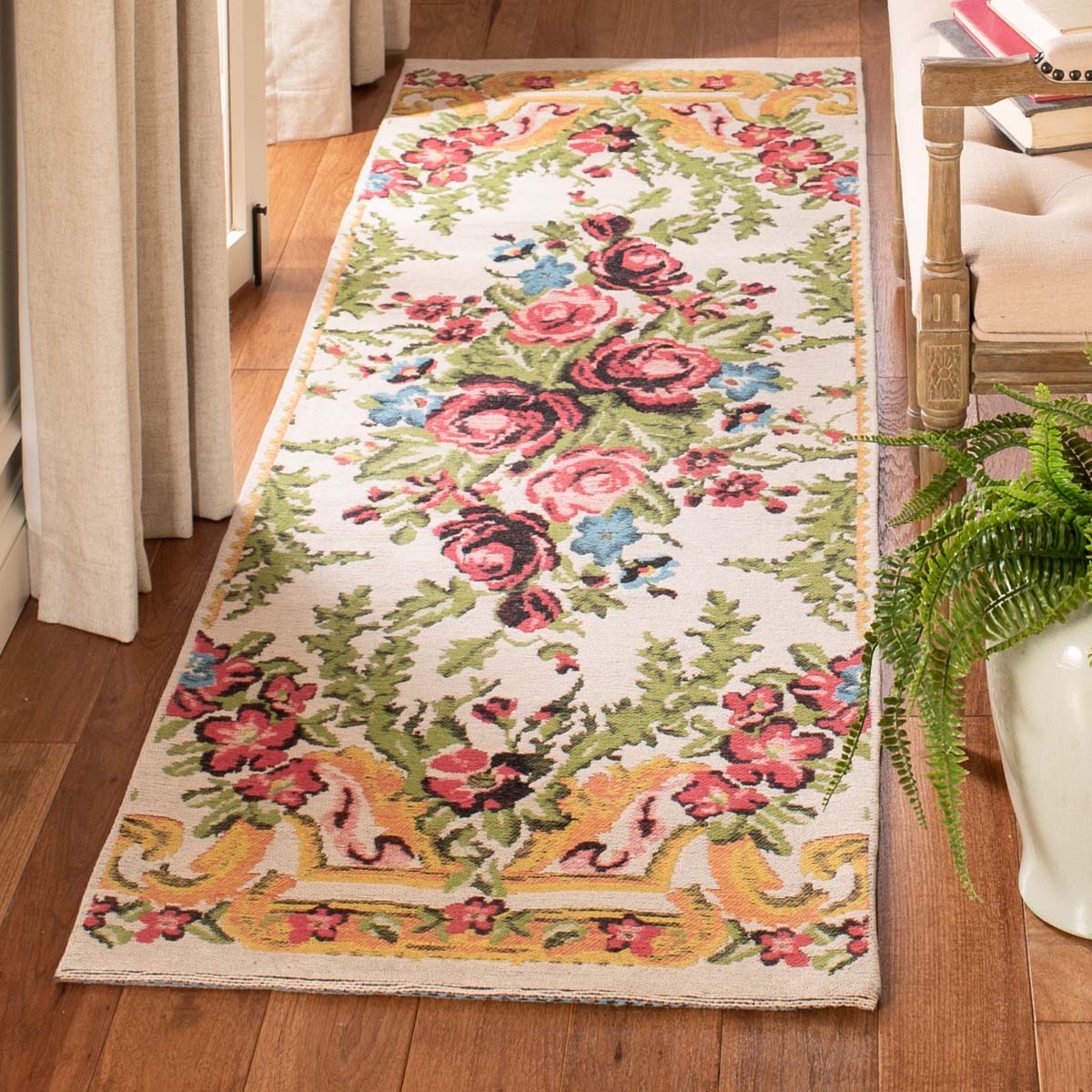 Safavieh Classic Vintage 112 Rug, CLV112 - Ivory / Rose