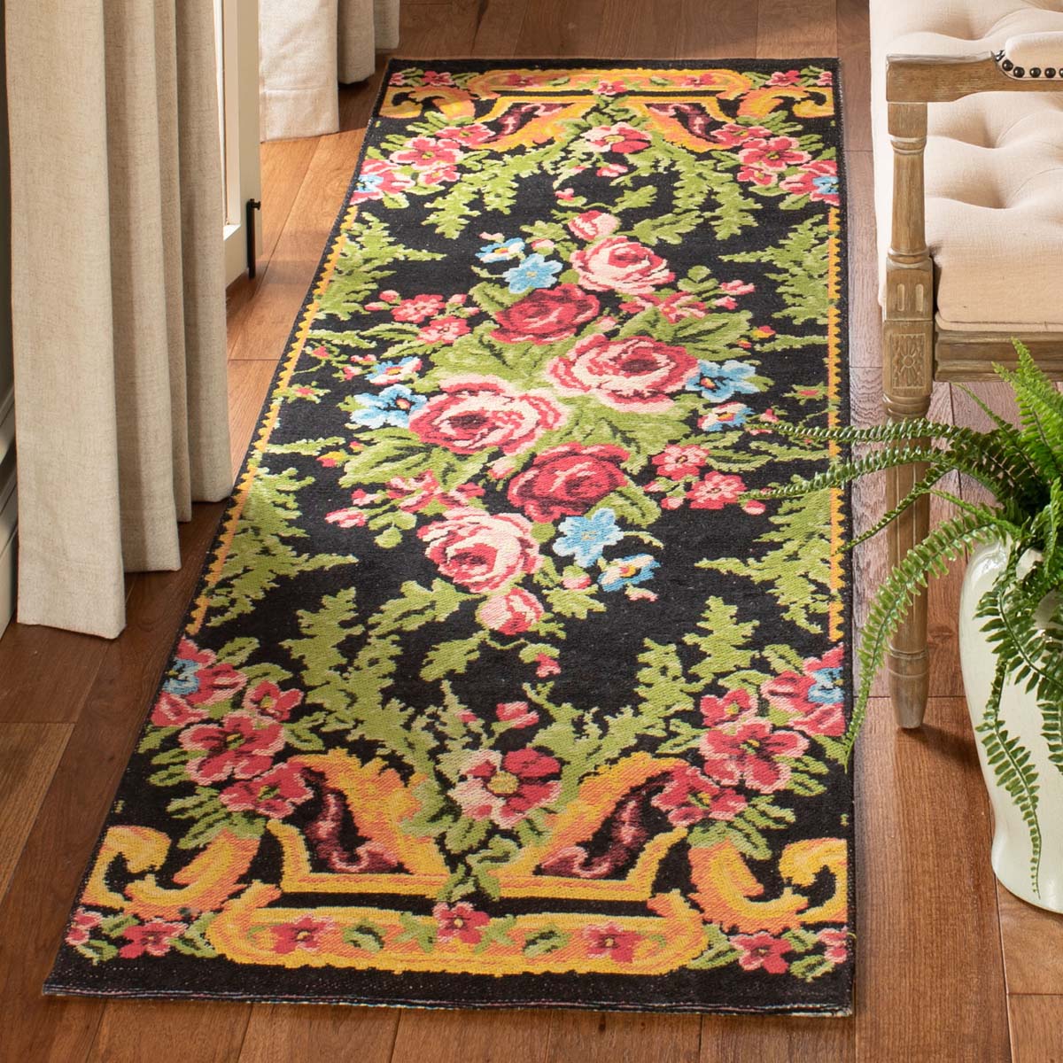 Safavieh Classic Vintage 112 Rug, CLV112 - Black / Rose