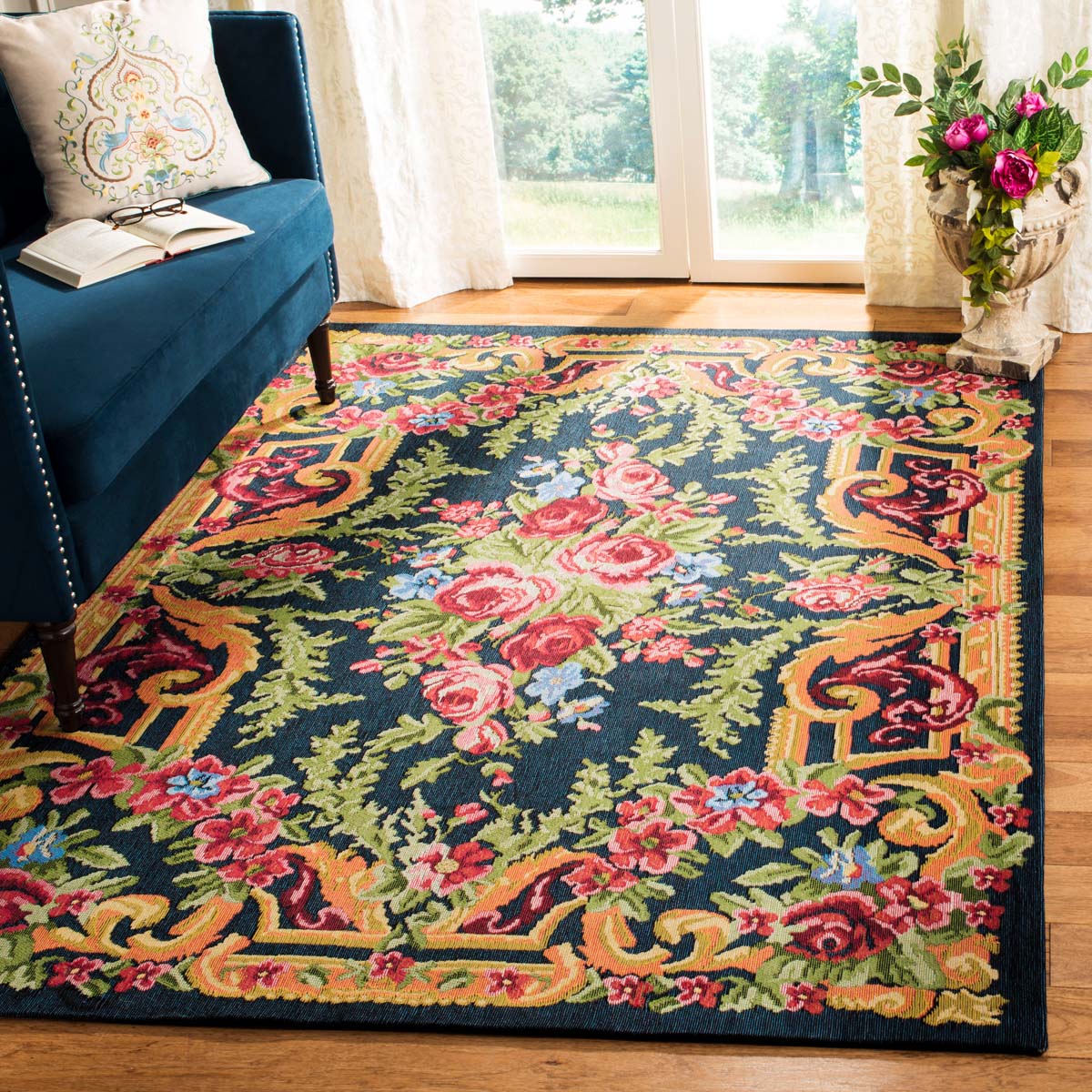Safavieh Classic Vintage 112 Rug, CLV112 - Black / Rose