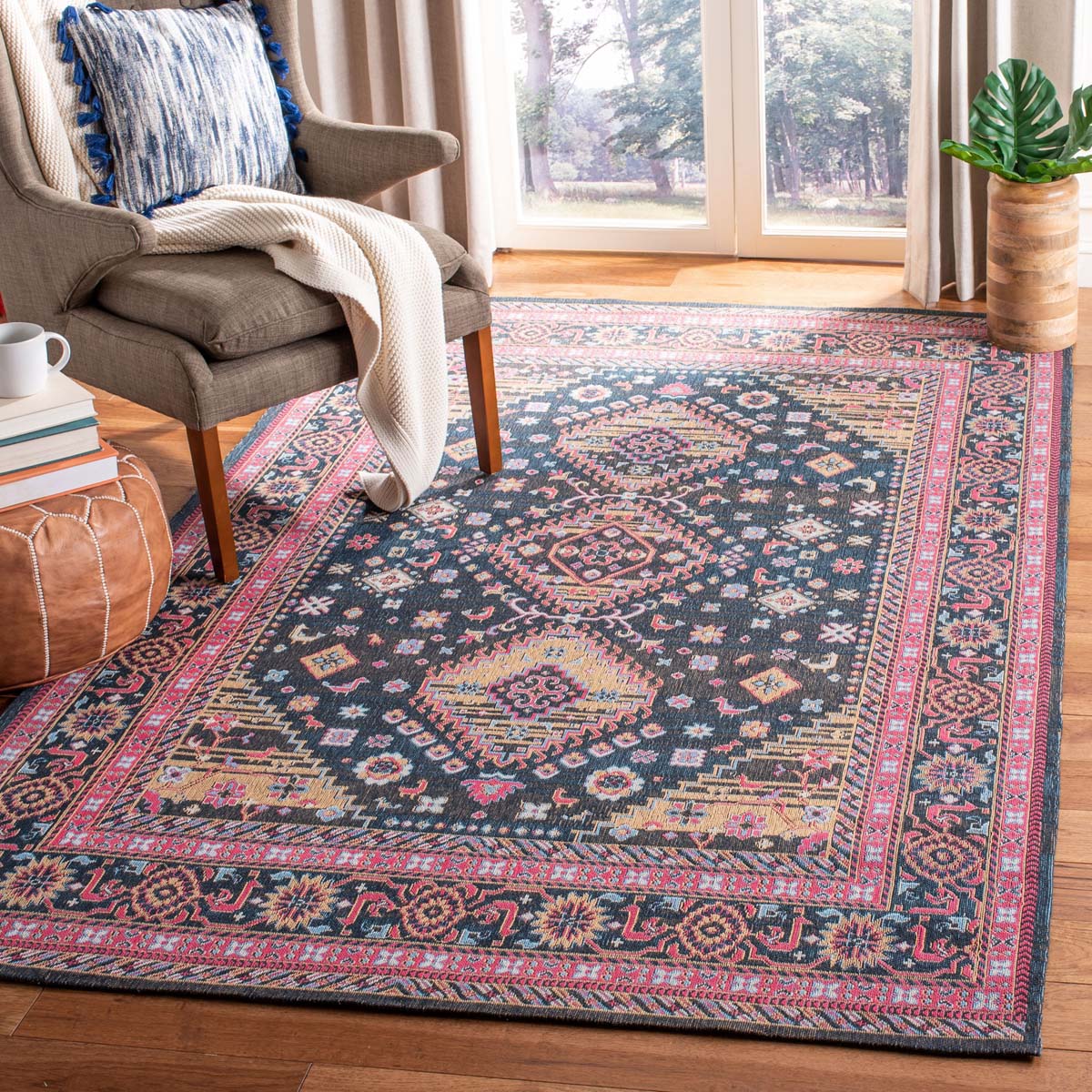 Safavieh Classic Vintage 114 Rug, CLV114 - Navy / Pink