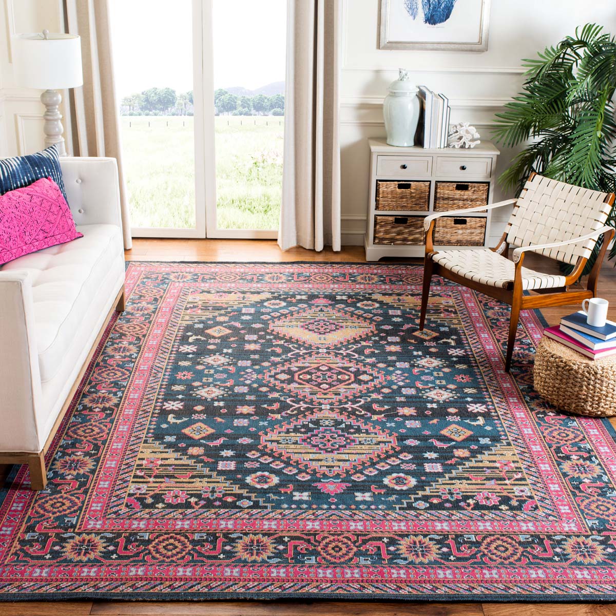 Safavieh Classic Vintage 114 Rug, CLV114 - Navy / Pink