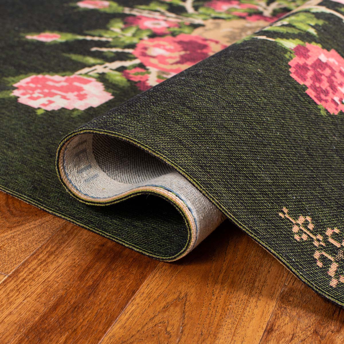 Safavieh Classic Vintage 115 Rug, CLV115 - Black / Red