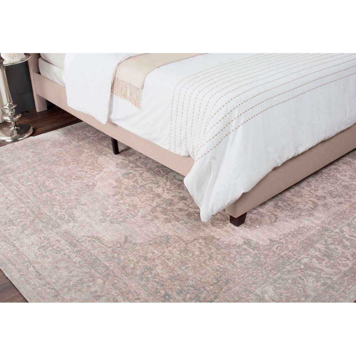 Safavieh Classic Vintage 121 Rug, CLV121 - Beige