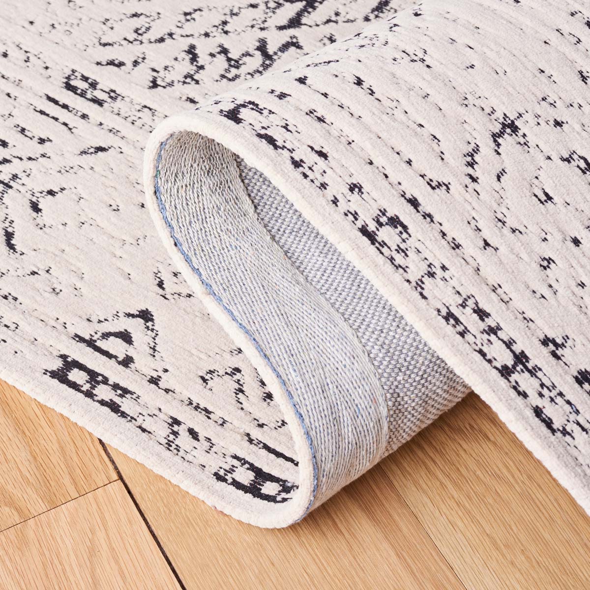 Safavieh Classic Vintage 126 Rug, CLV126 - Beige / Black