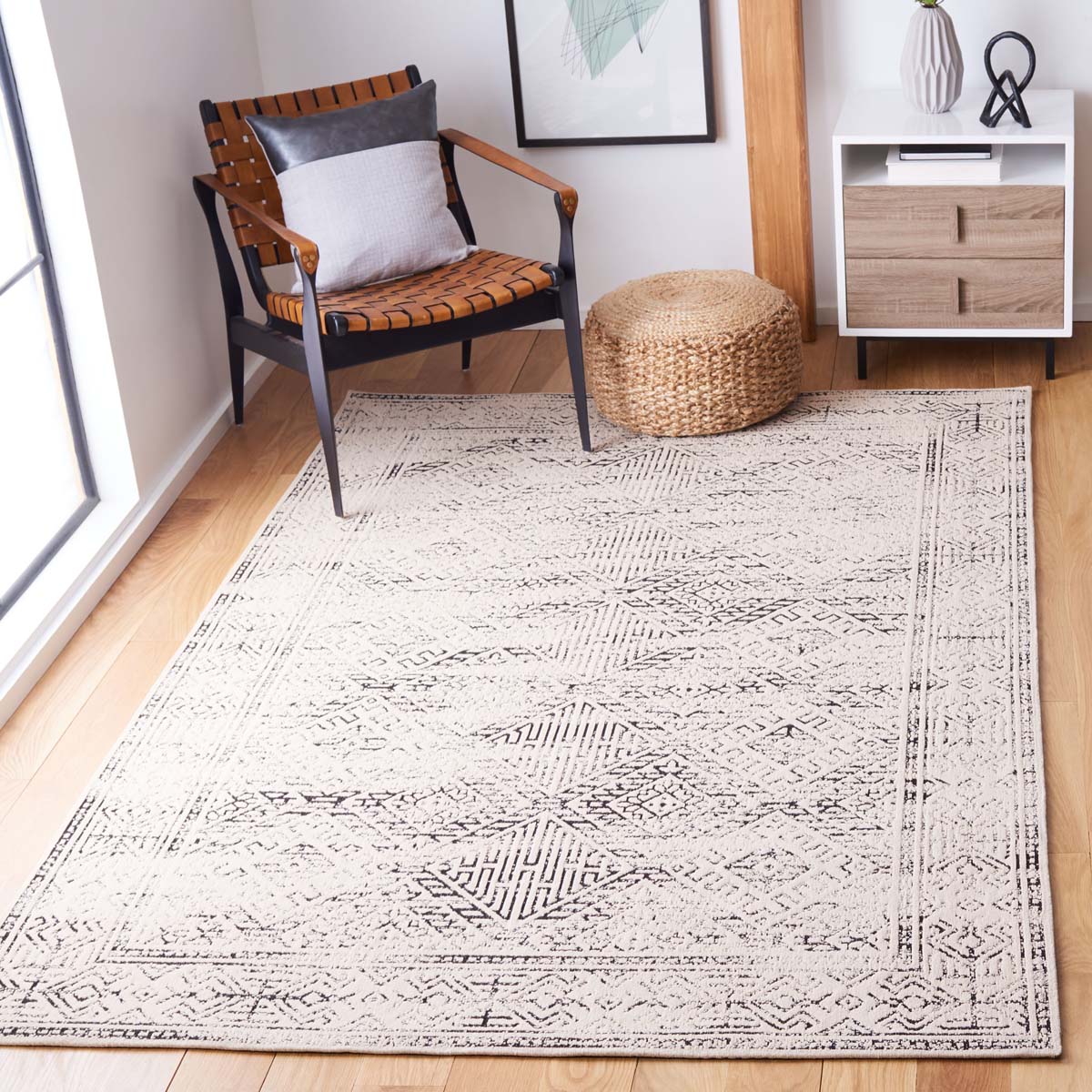 Safavieh Classic Vintage 126 Rug, CLV126 - Beige / Black