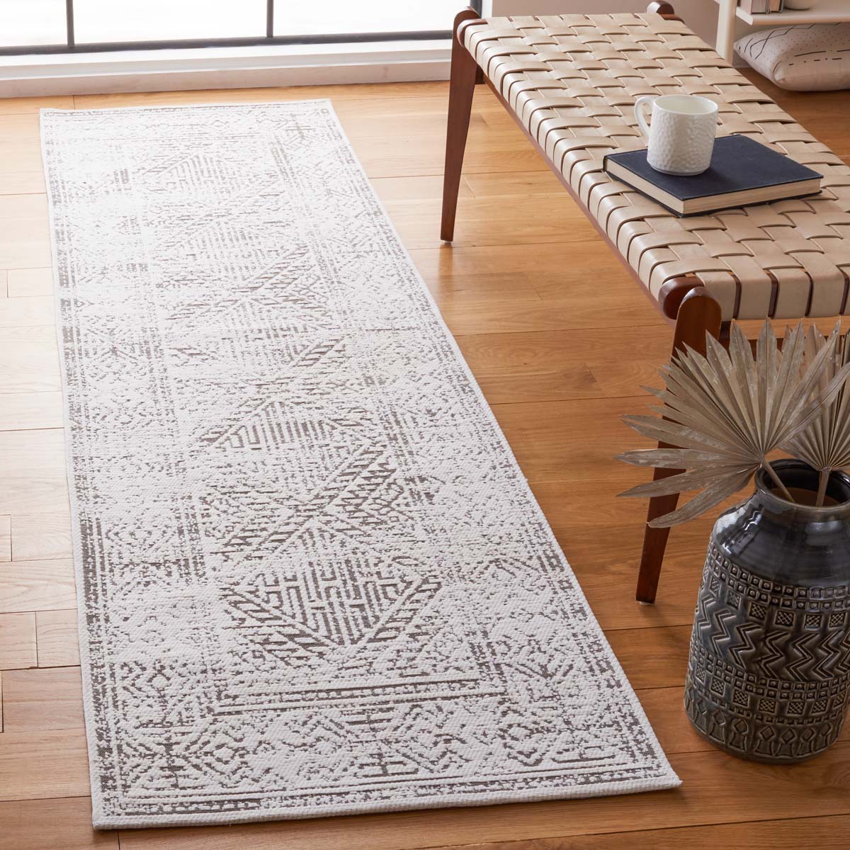 Safavieh Classic Vintage 126 Rug, CLV126 - White / Grey