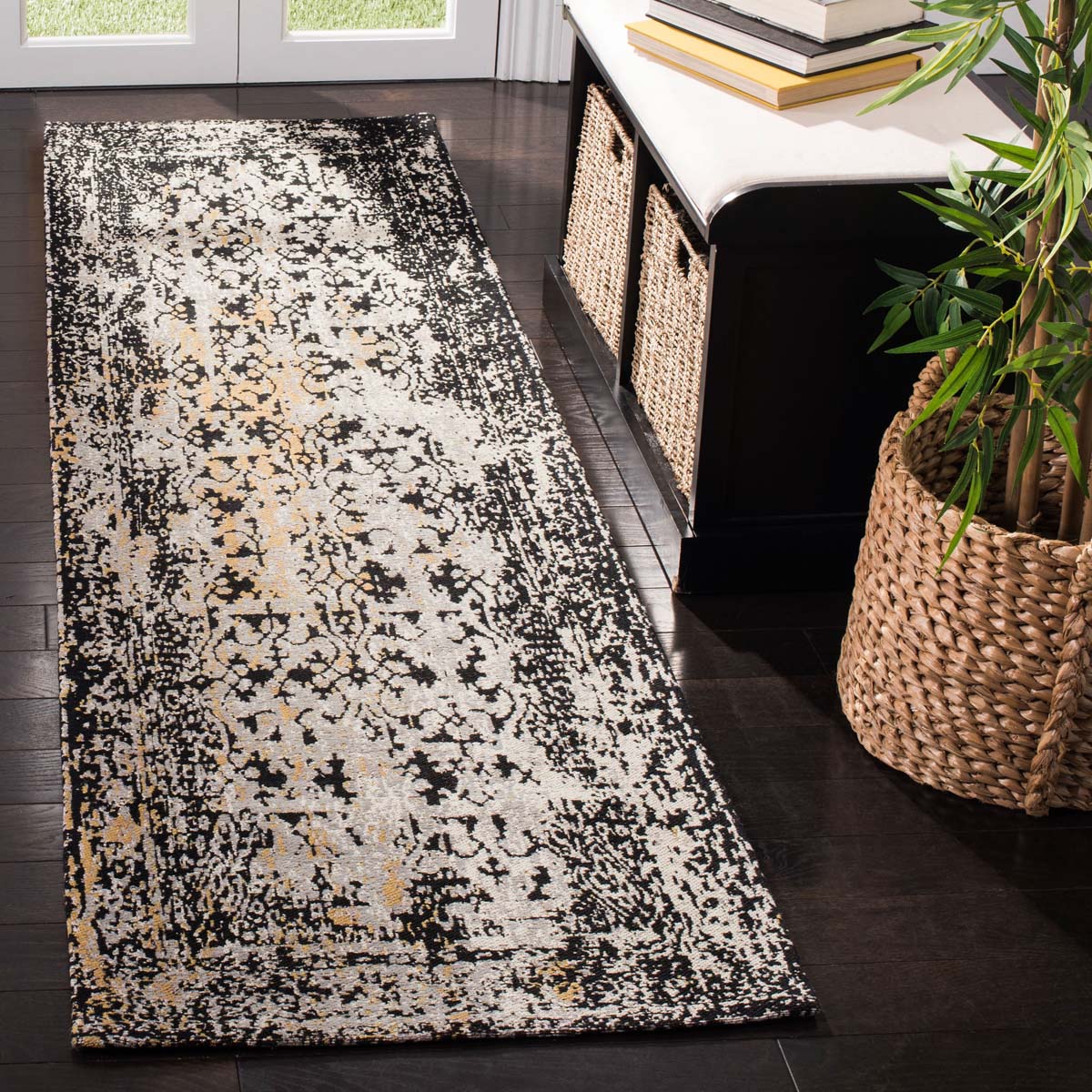 Safavieh Classic Vintage 223 Rug, CLV223 - Black / Silver