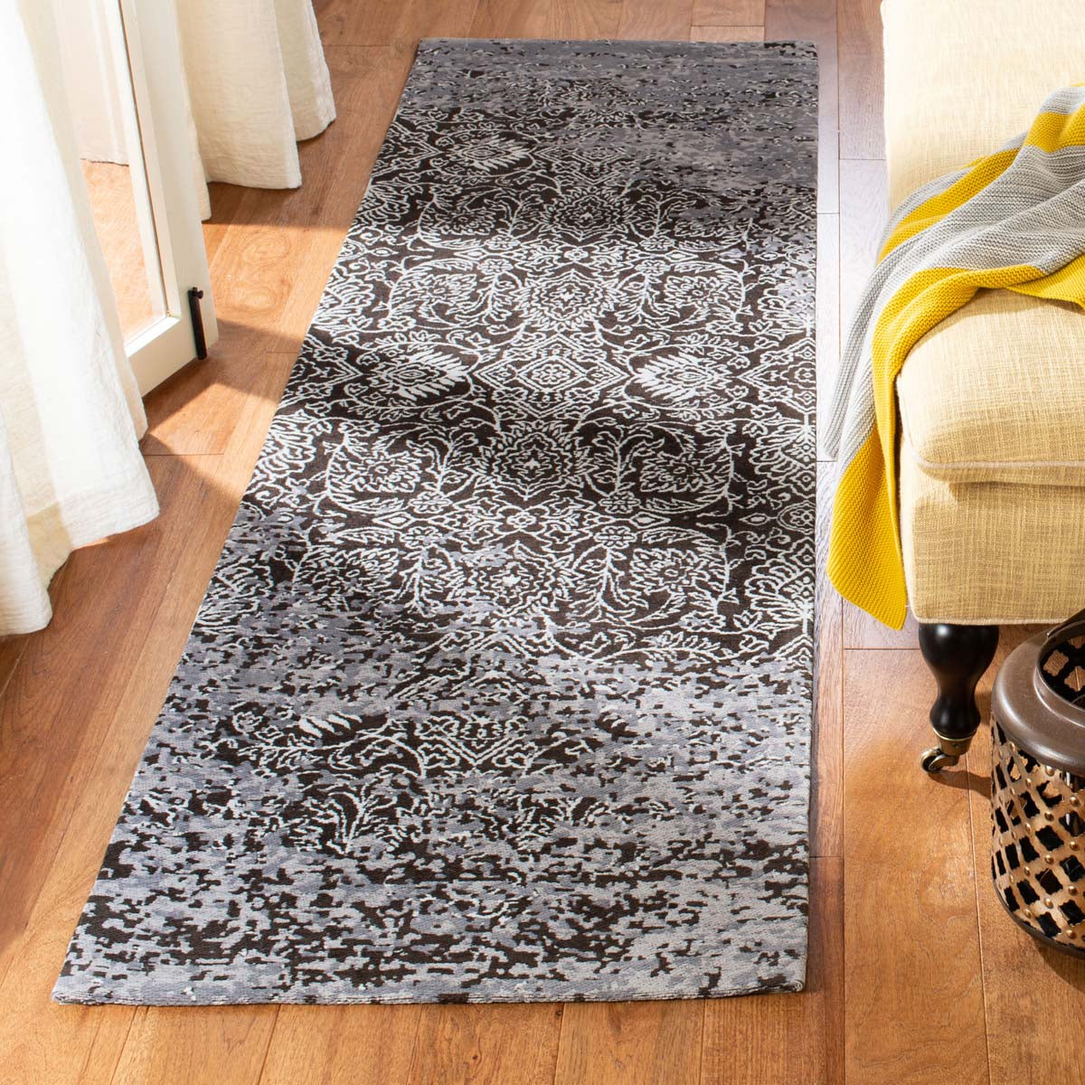 Safavieh Classic Vintage 224 Rug, CLV224 - Silver / Brown