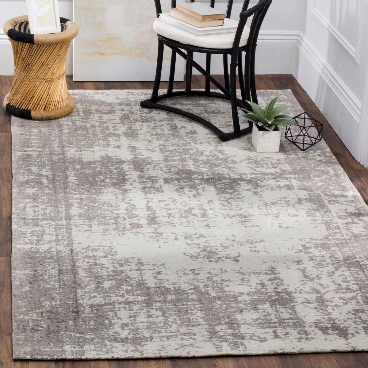 Safavieh Classic Vintage 225 Rug, CLV225 - Silver / Ivory