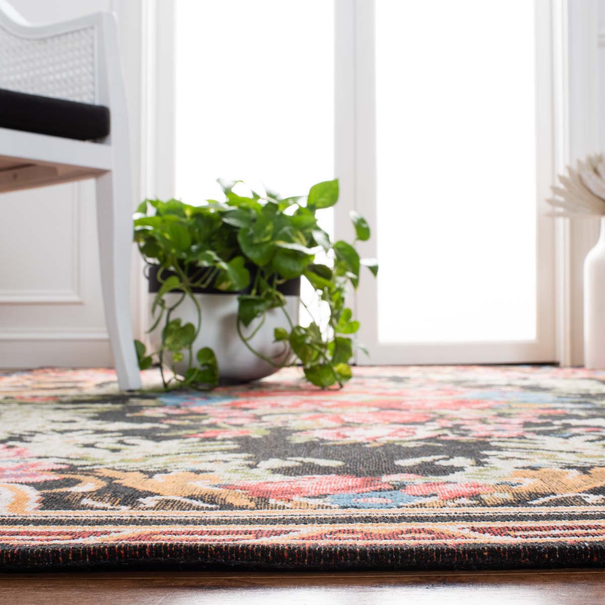 Safavieh Classic Vintage 301 Rug, CLV301 - Black / Multi