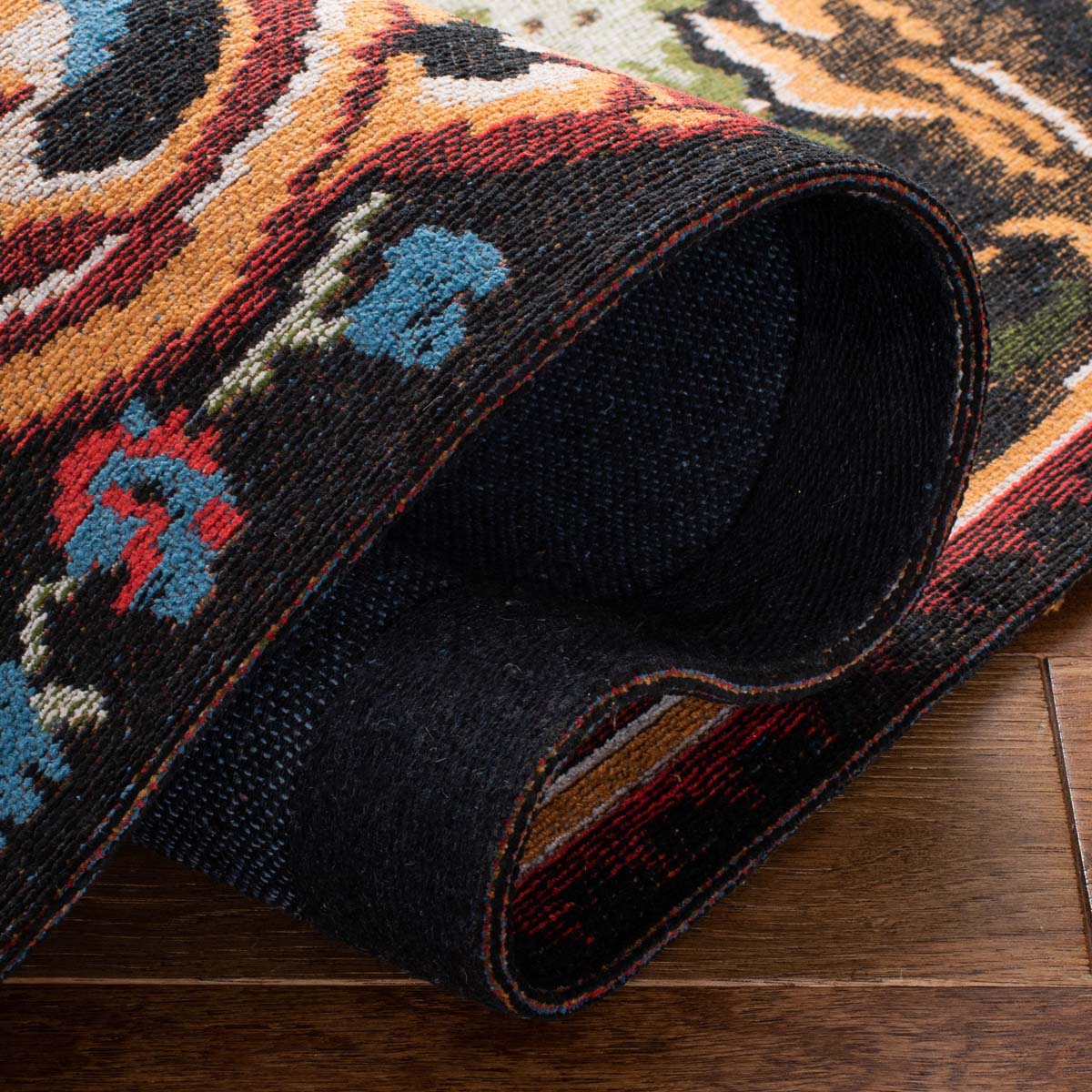 Safavieh Classic Vintage 301 Rug, CLV301 - Black / Multi