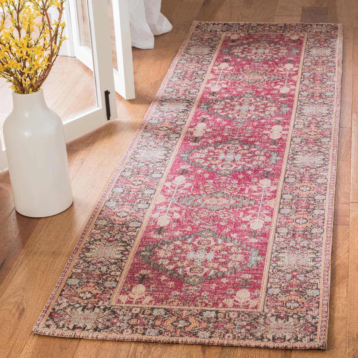 Safavieh Classic Vintage 302 Rug, CLV302 - Red / Multi