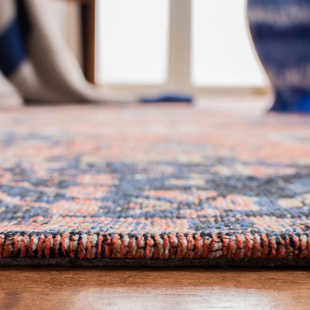 Safavieh Classic Vintage 305 Rug, CLV305 - Rust / Navy