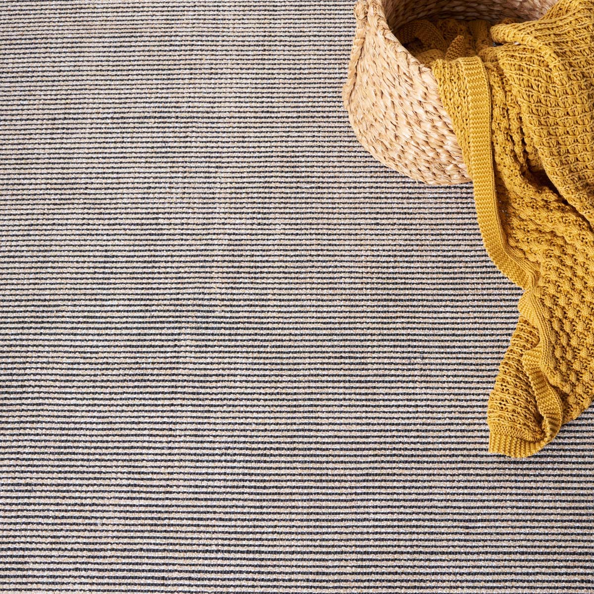 Safavieh Classic Vintage 951 Rug, CLV951 - Natural / Black