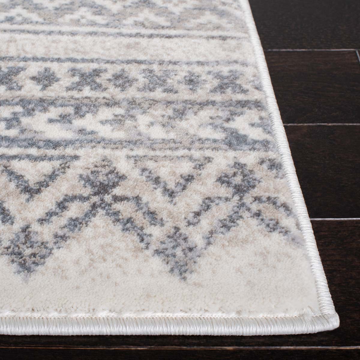 Safavieh Carnegie 619 Rug, CNG619 - Ivory / Grey
