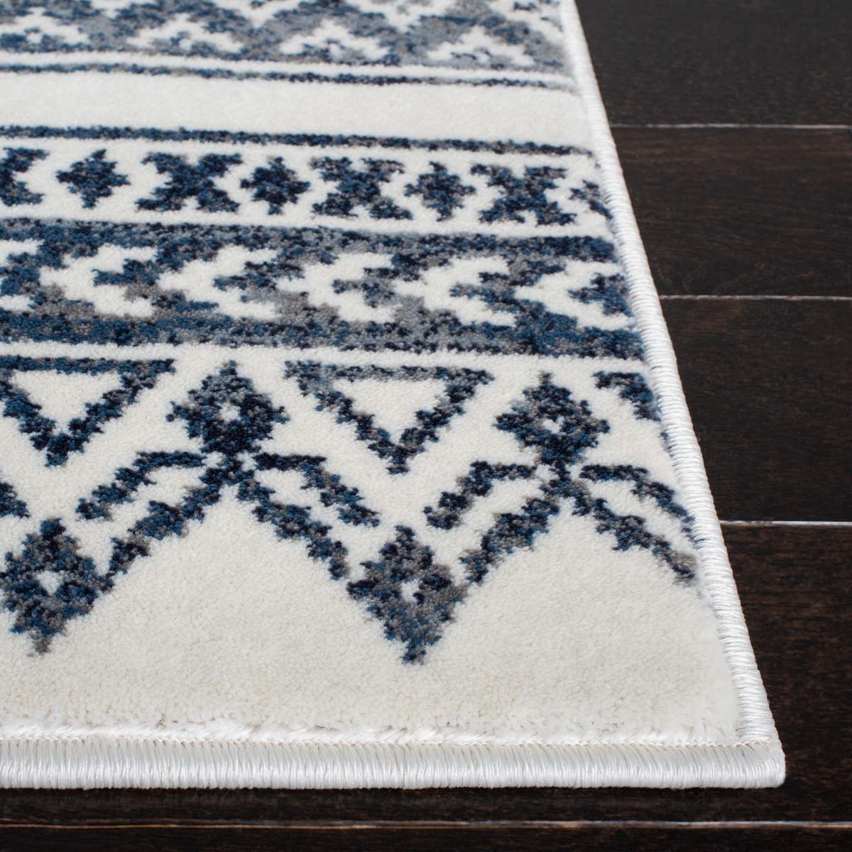Safavieh Carnegie 620 Rug, CNG620 - Ivory / Navy