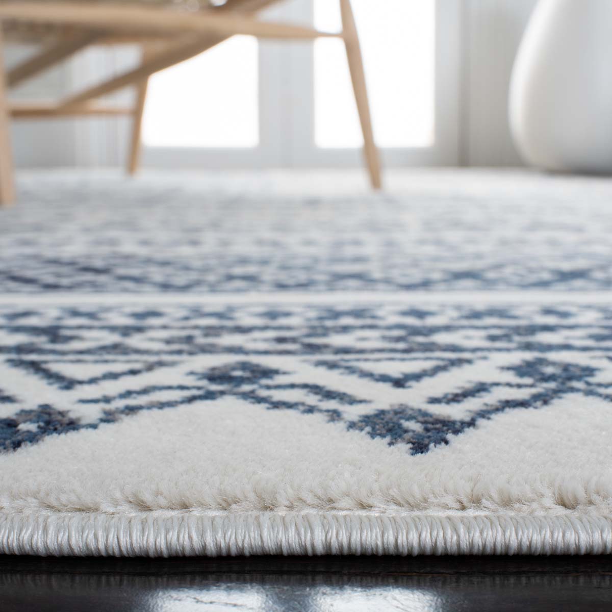 Safavieh Carnegie 620 Rug, CNG620 - Ivory / Navy