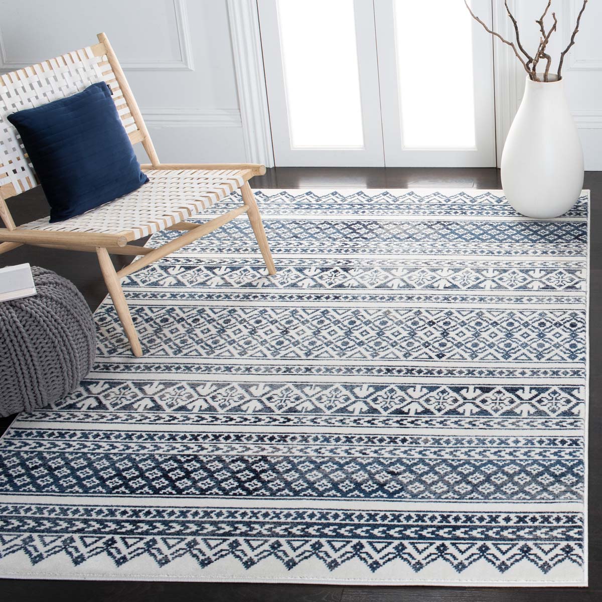 Safavieh Carnegie 620 Rug, CNG620 - Ivory / Navy