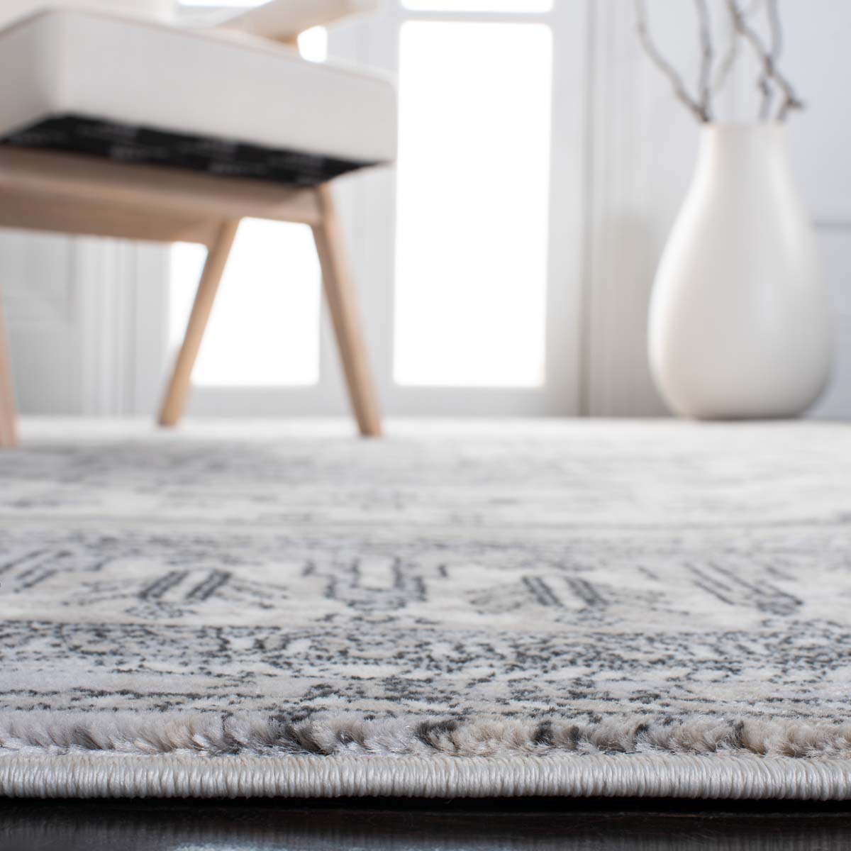 Safavieh Carnegie 662 Rug, CNG662 - Ivory / Grey