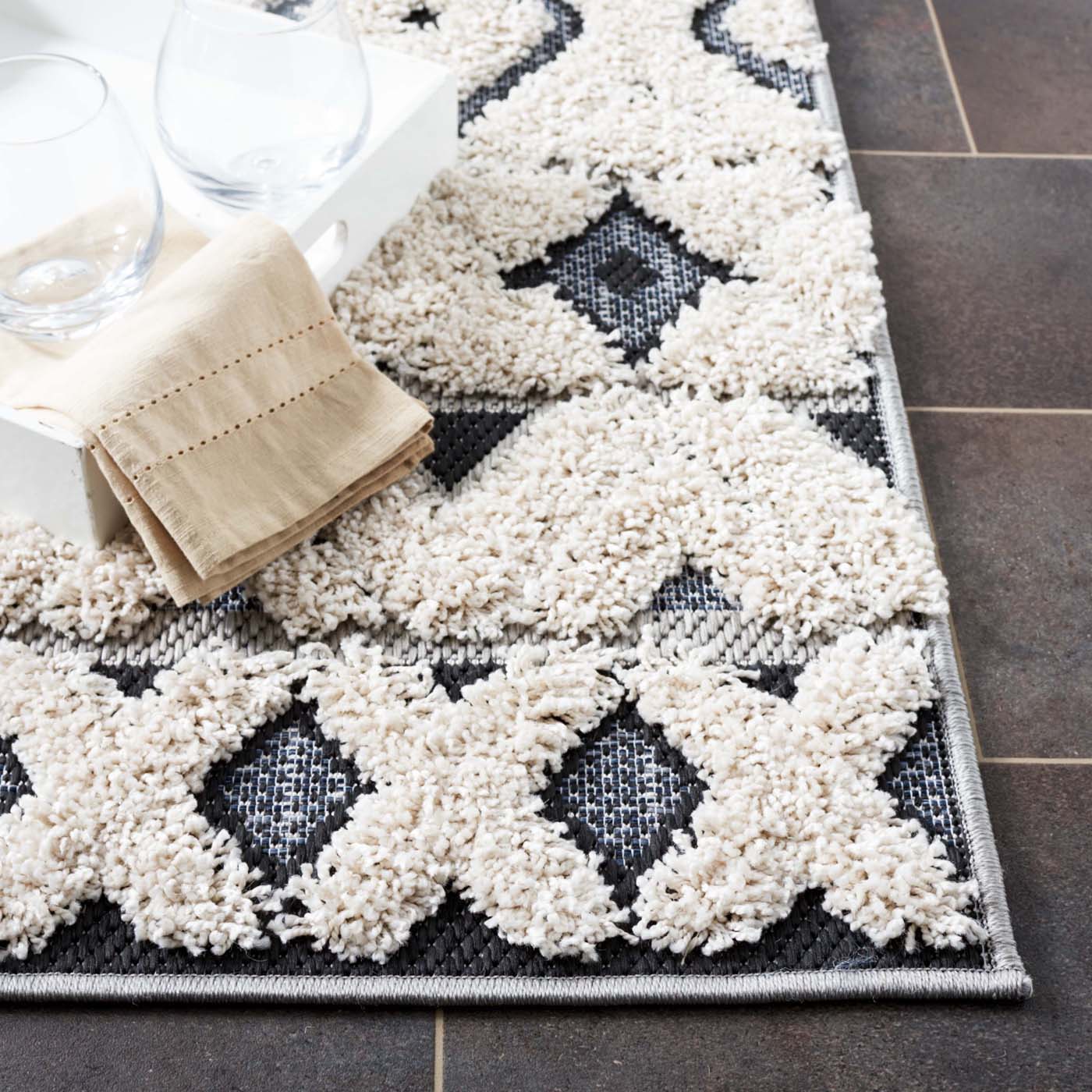 Safavieh Cottage 210 Rug, COT210 - Ivory / Dark Grey