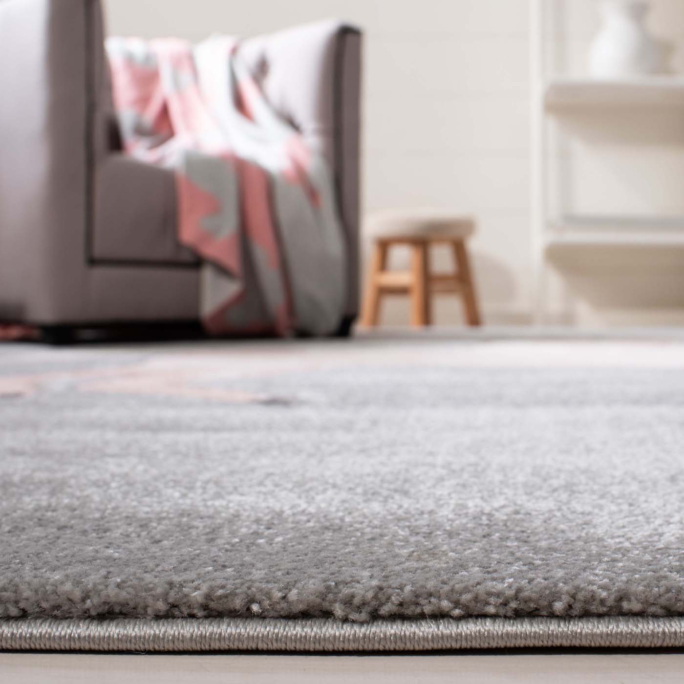 Safavieh Carousel Kids 163 Rug, CRK163 - Grey / Pink