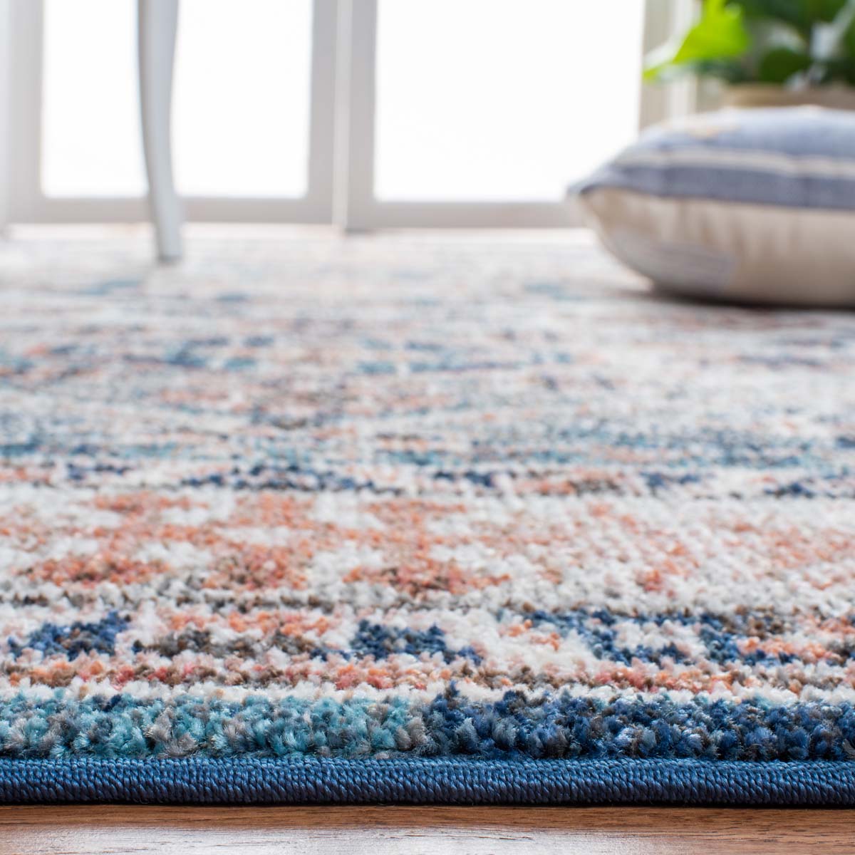Safavieh Crystal 326 Rug, CRS326 - Ivory / Blue