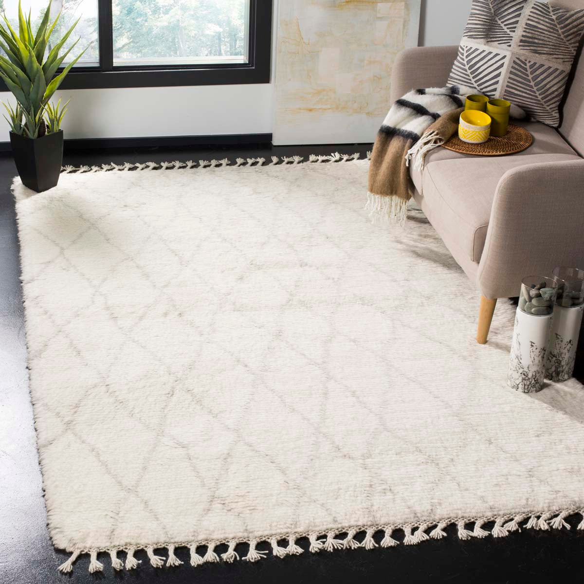 Safavieh Casablanca 145 Rug, CSB145 - Ivory / Grey