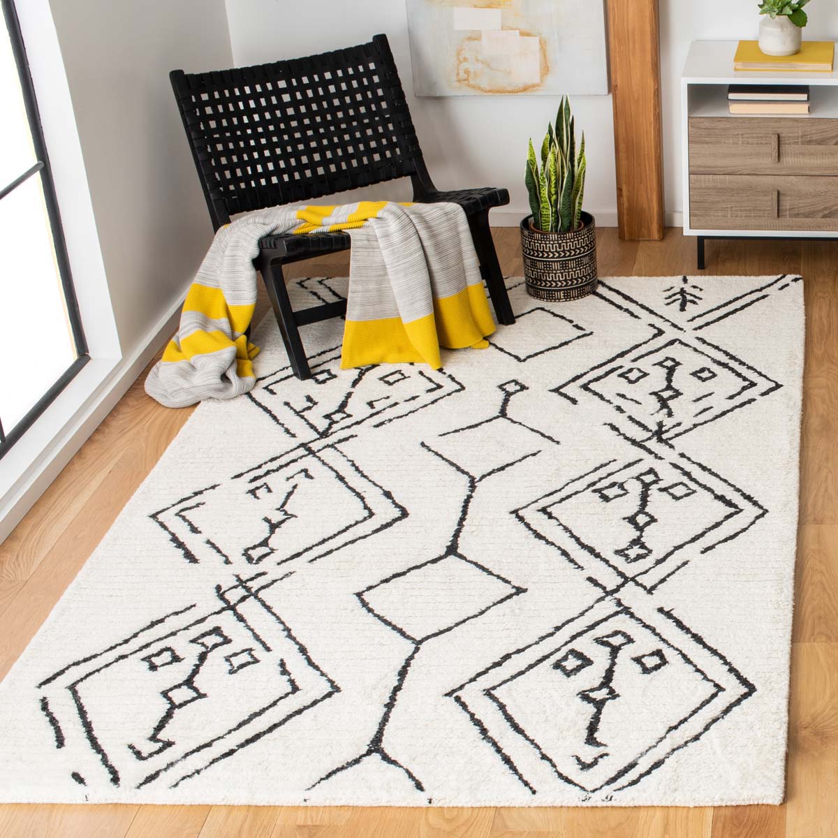 Safavieh Casablanca 201 Rug, CSB201 - Ivory / Black