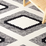 Safavieh Casablanca 225 Rug, CSB225 - Ivory / Black
