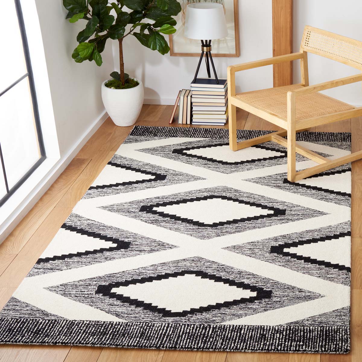 Safavieh Casablanca 225 Rug, CSB225 - Ivory / Black