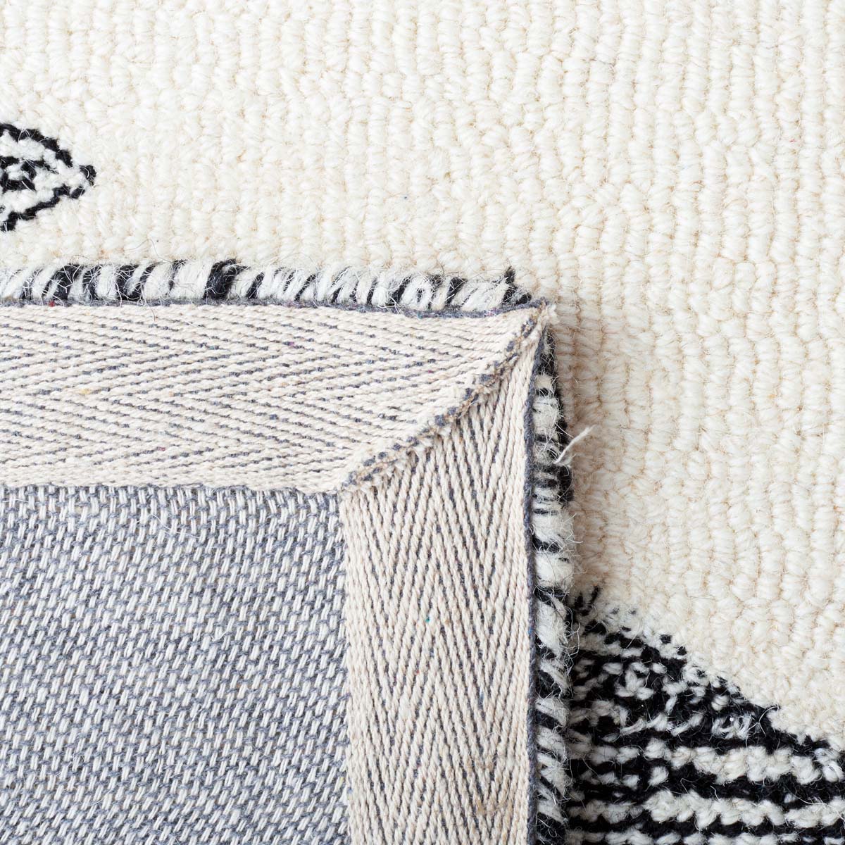 Safavieh Casablanca 225 Rug, CSB225 - Ivory / Black