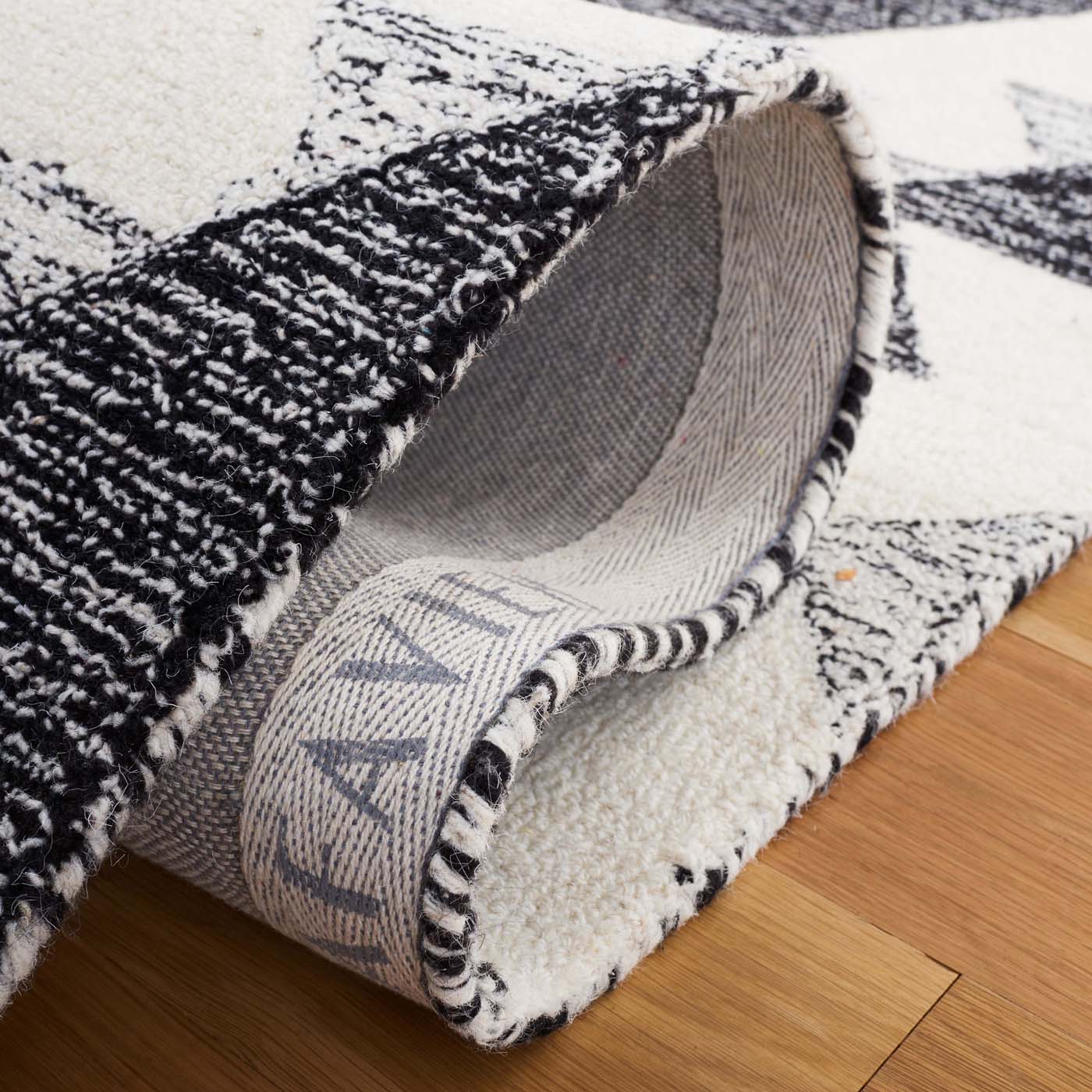 Safavieh Casablanca 226 Rug, CSB226 - Ivory / Black