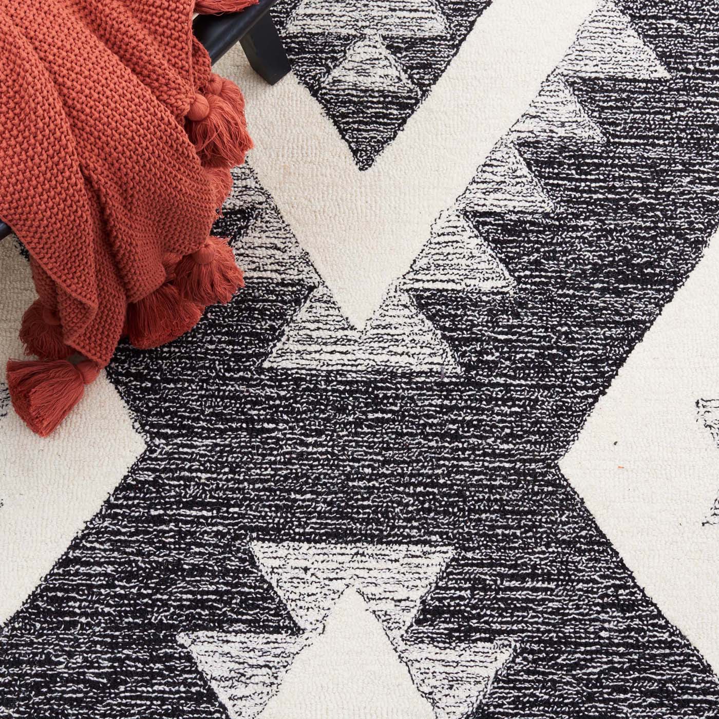 Safavieh Casablanca 226 Rug, CSB226 - Ivory / Black