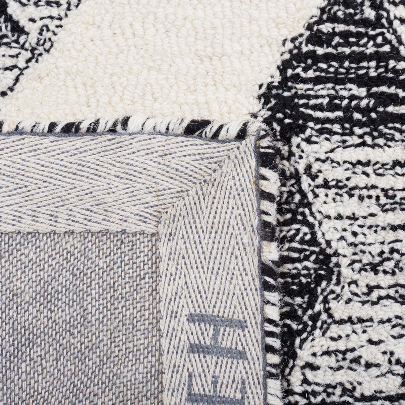 Safavieh Casablanca 226 Rug, CSB226 - Ivory / Black